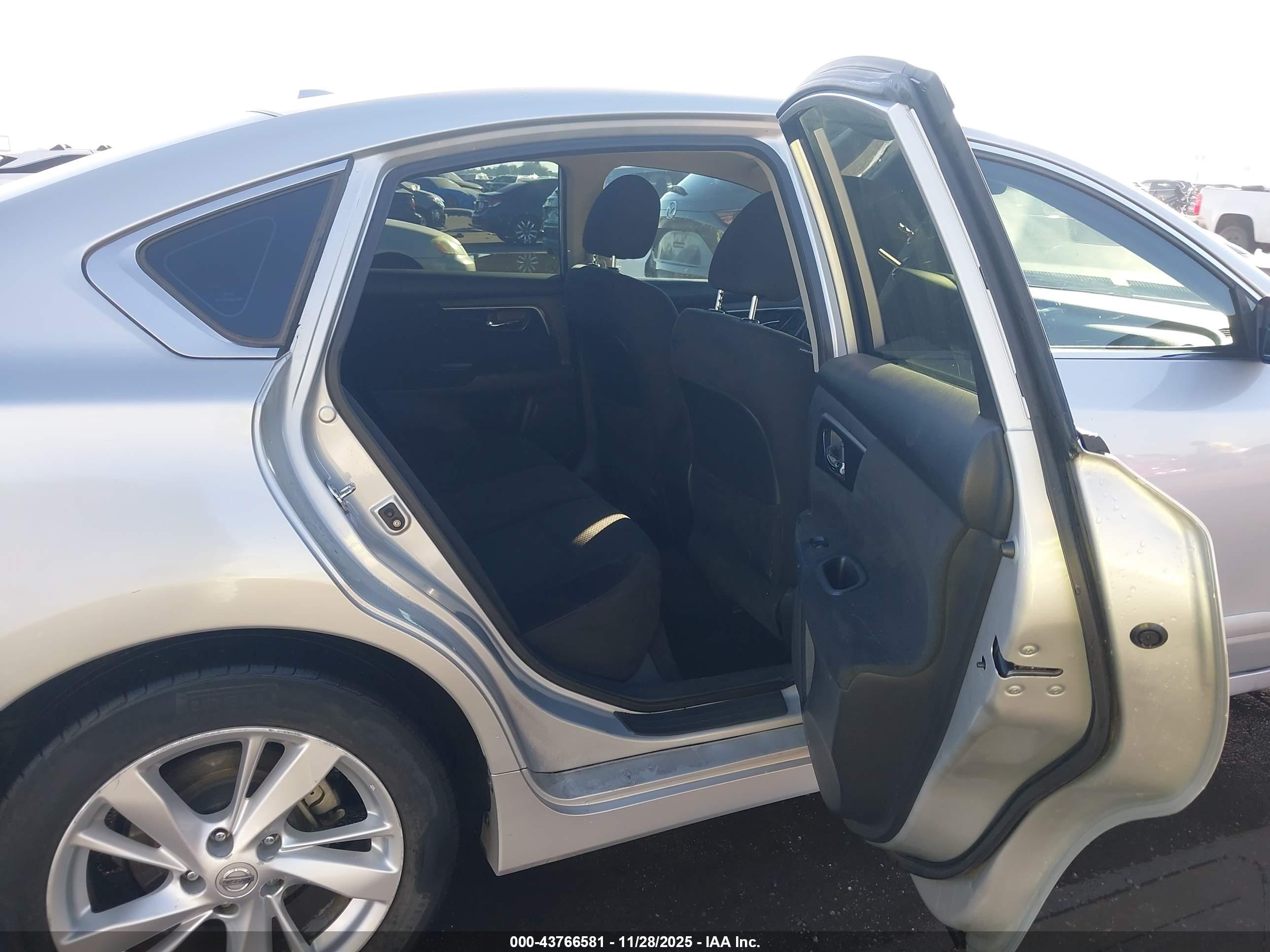 NISSAN ALTIMA image 8