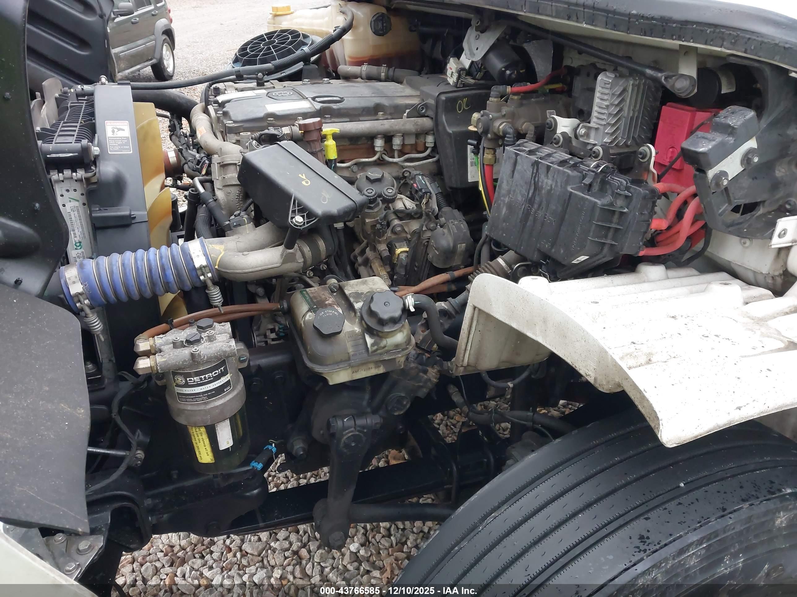 FREIGHTLINER M2 image 10
