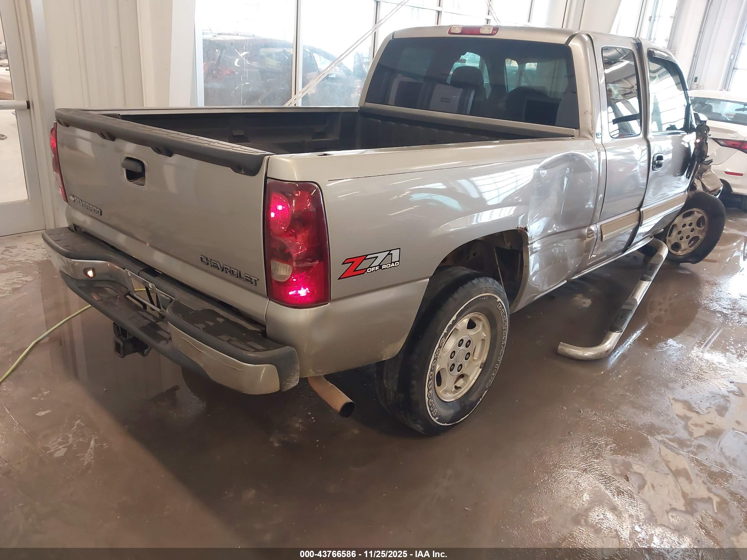 CHEVROLET SILVERADO image 4