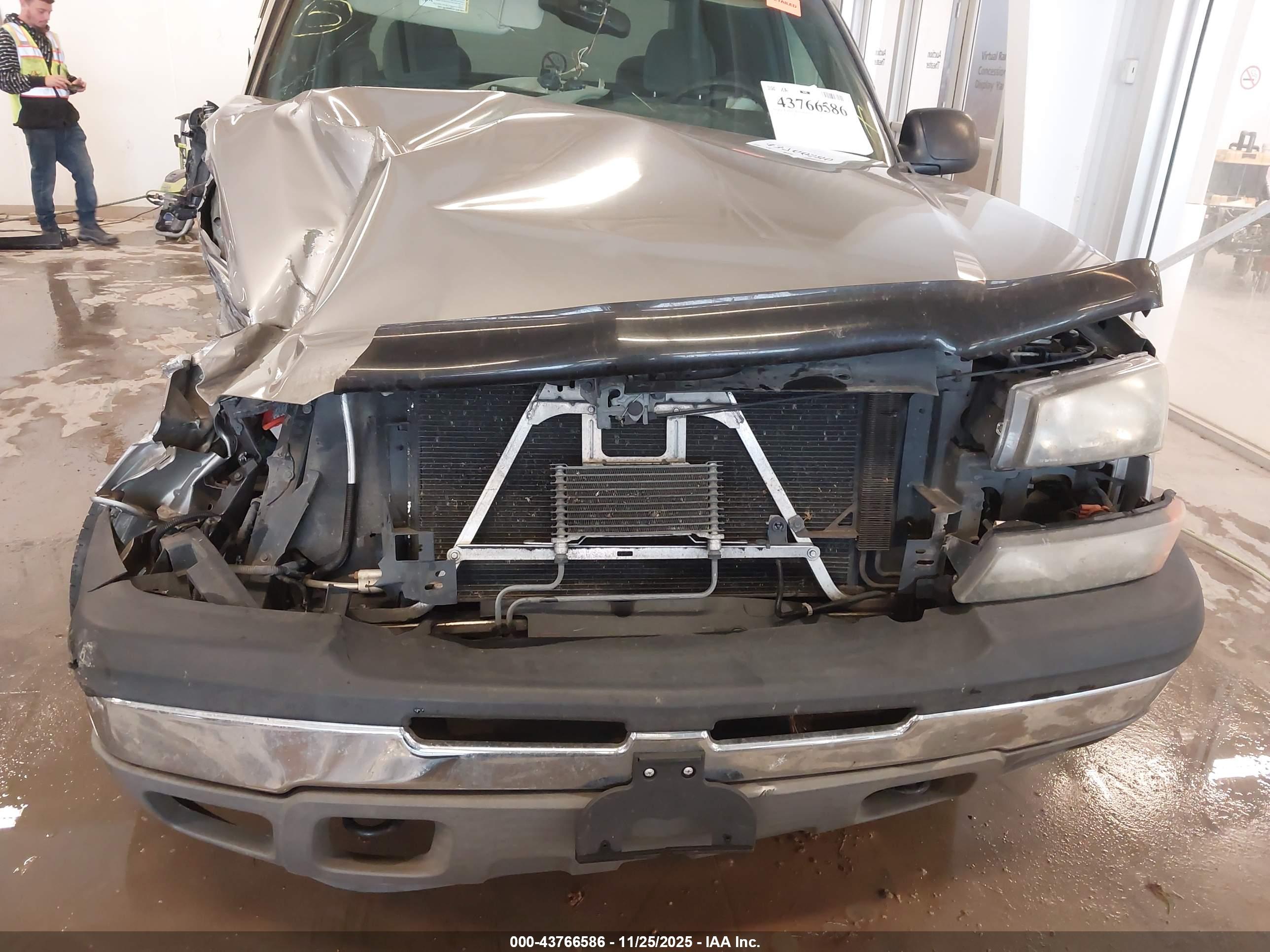 CHEVROLET SILVERADO image 6