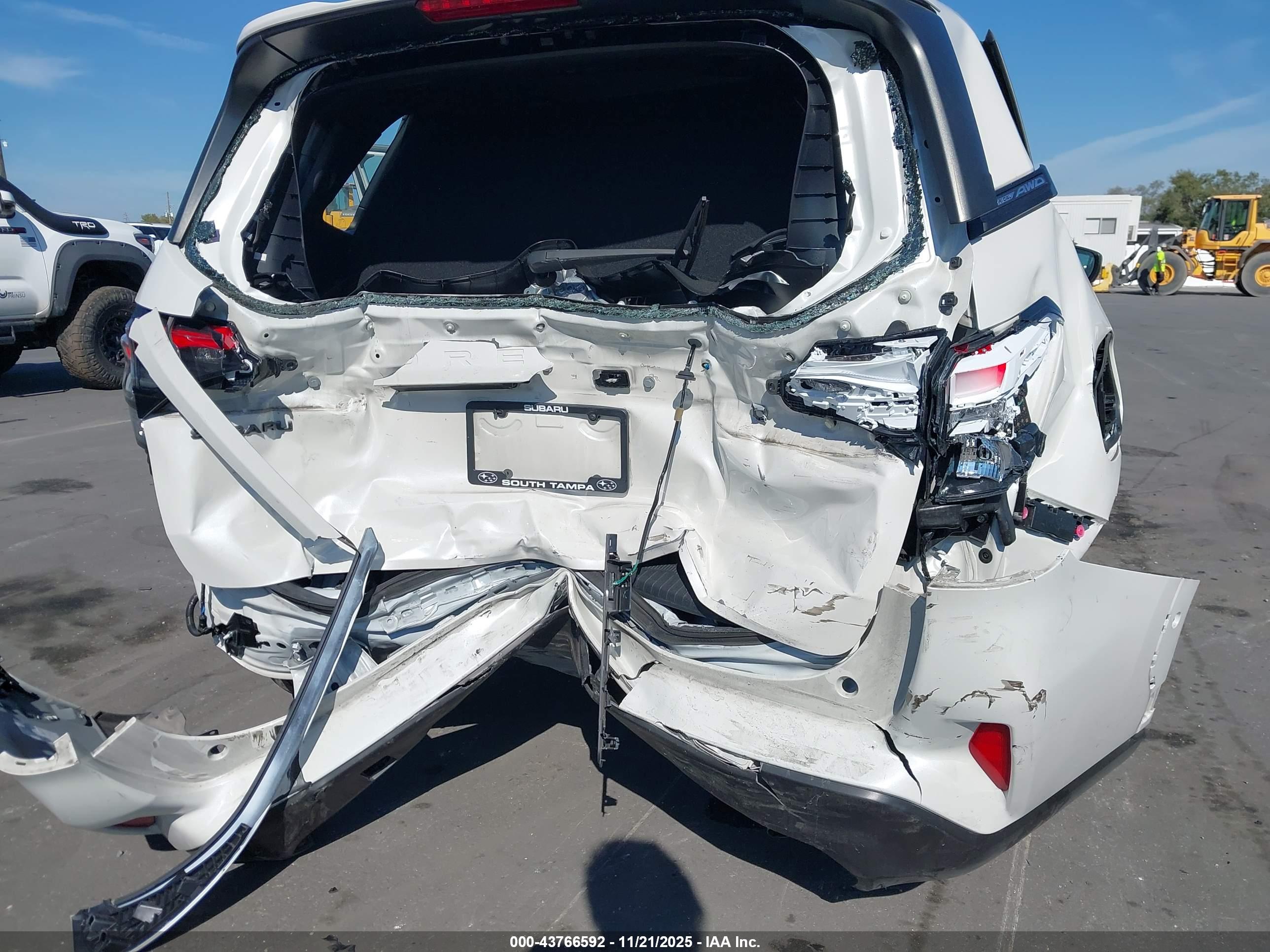 SUBARU FORESTER image 6