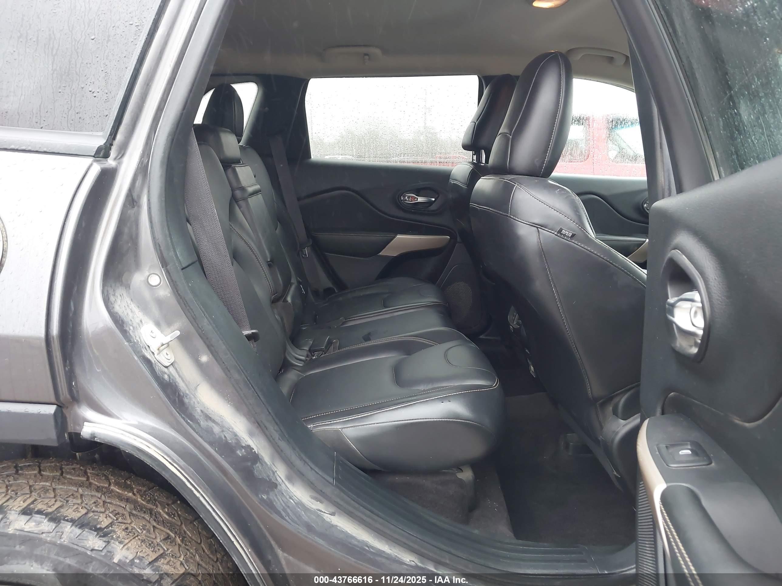 JEEP CHEROKEE image 8