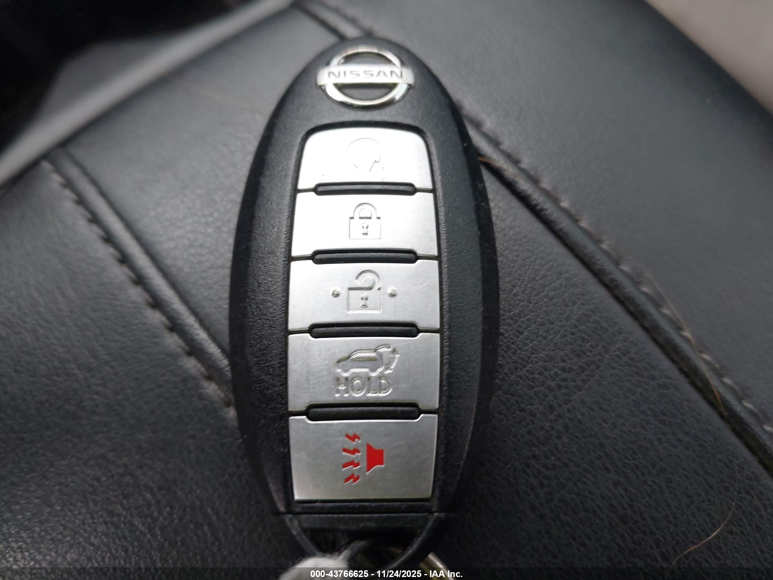 NISSAN ROGUE image 11