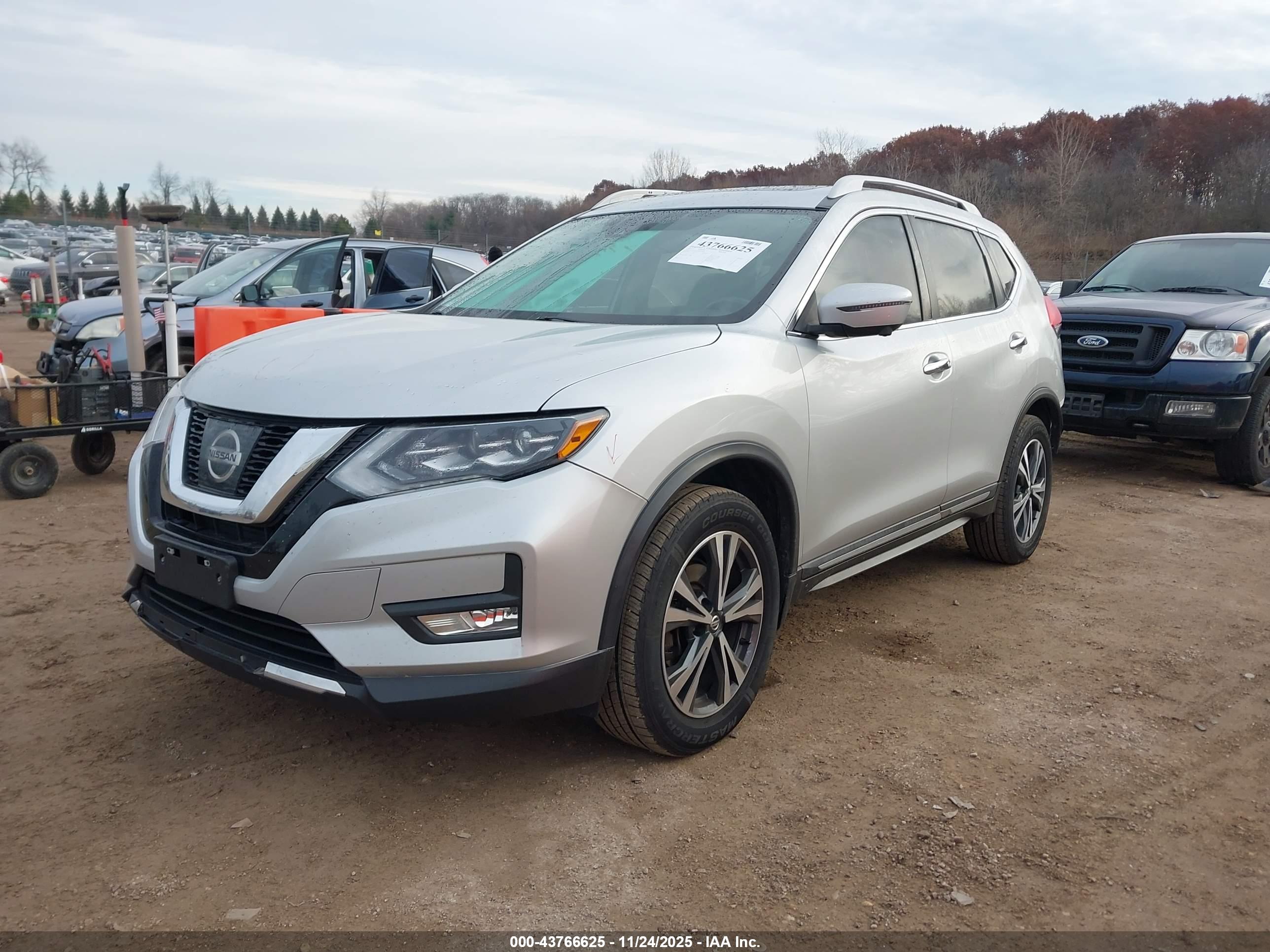 NISSAN ROGUE image 2