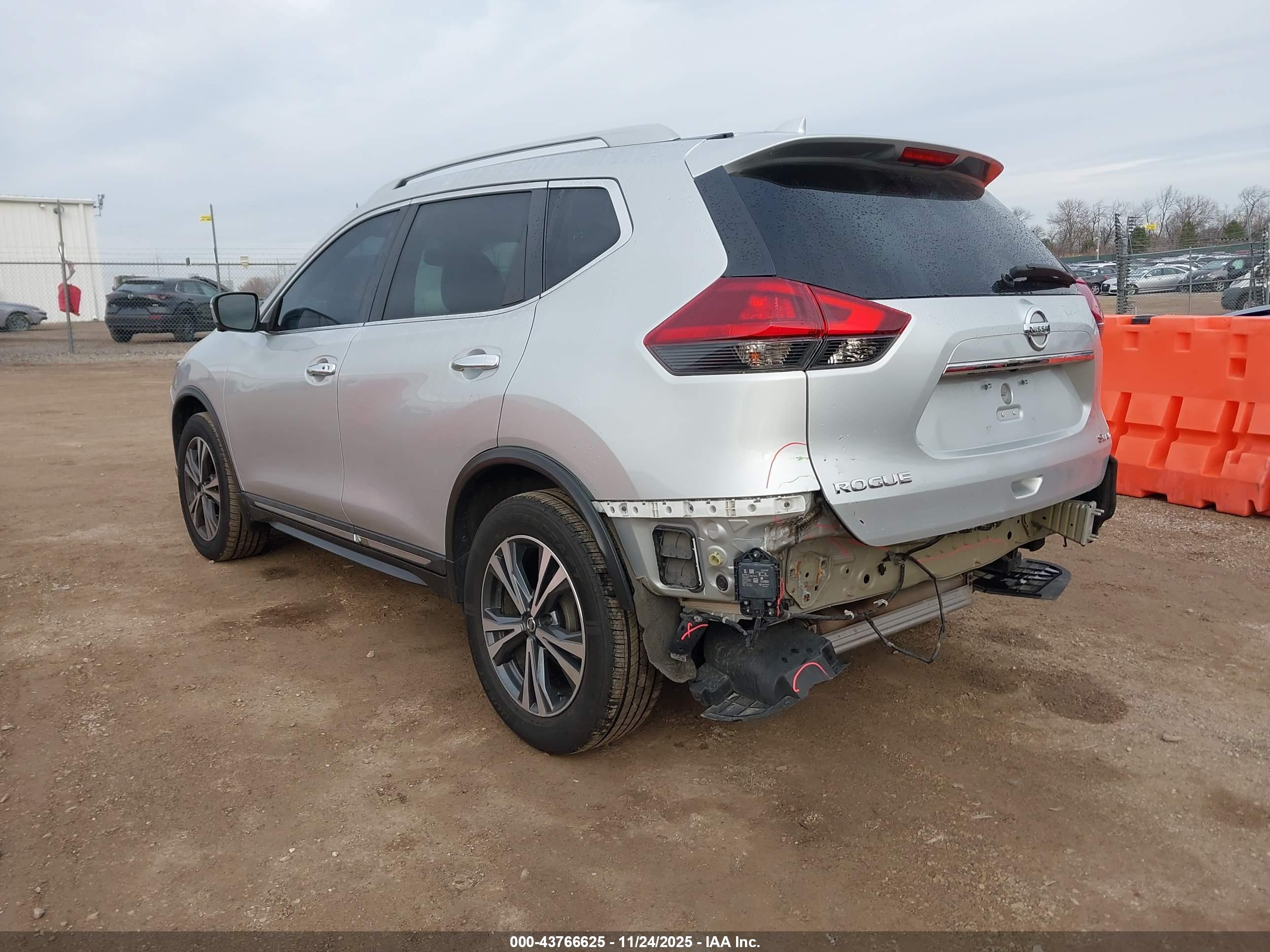 NISSAN ROGUE image 3