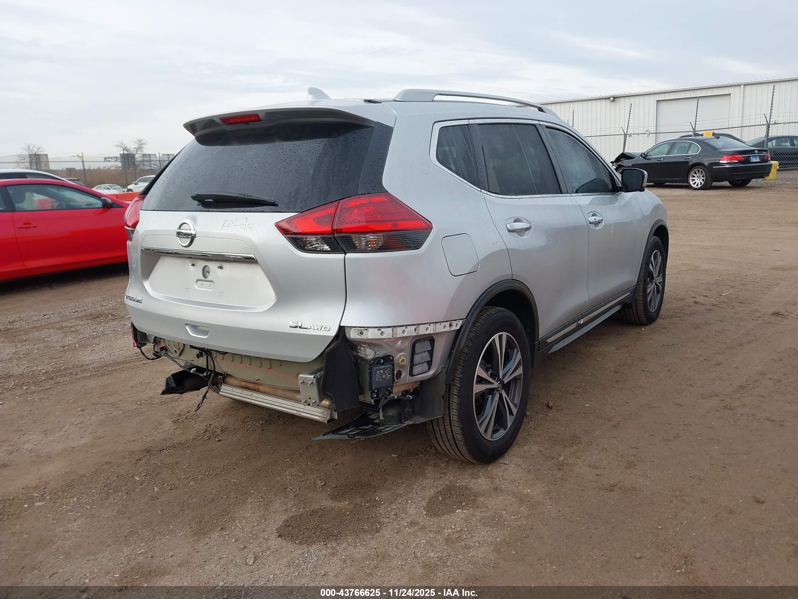 NISSAN ROGUE image 4