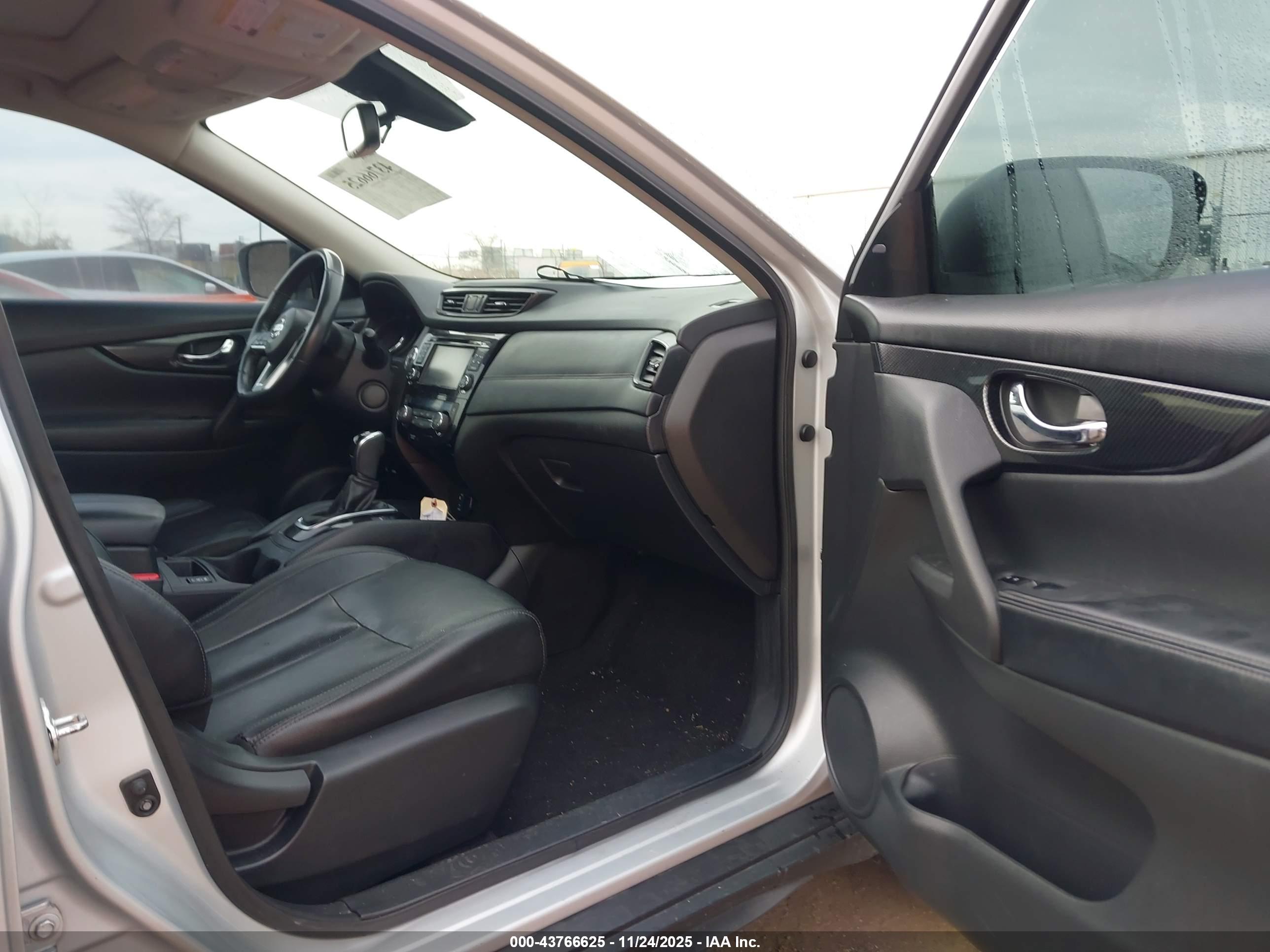 NISSAN ROGUE image 5