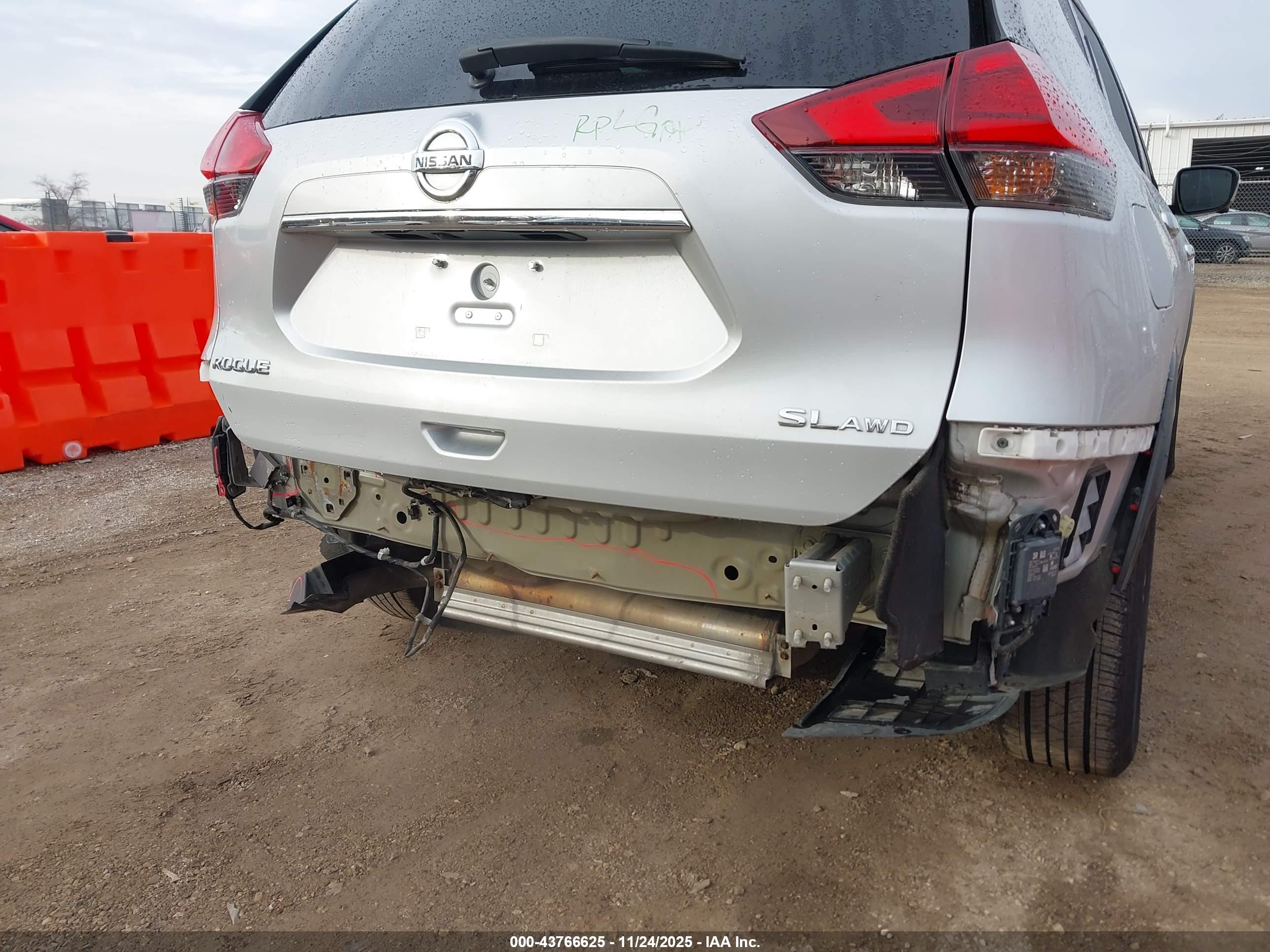 NISSAN ROGUE image 6