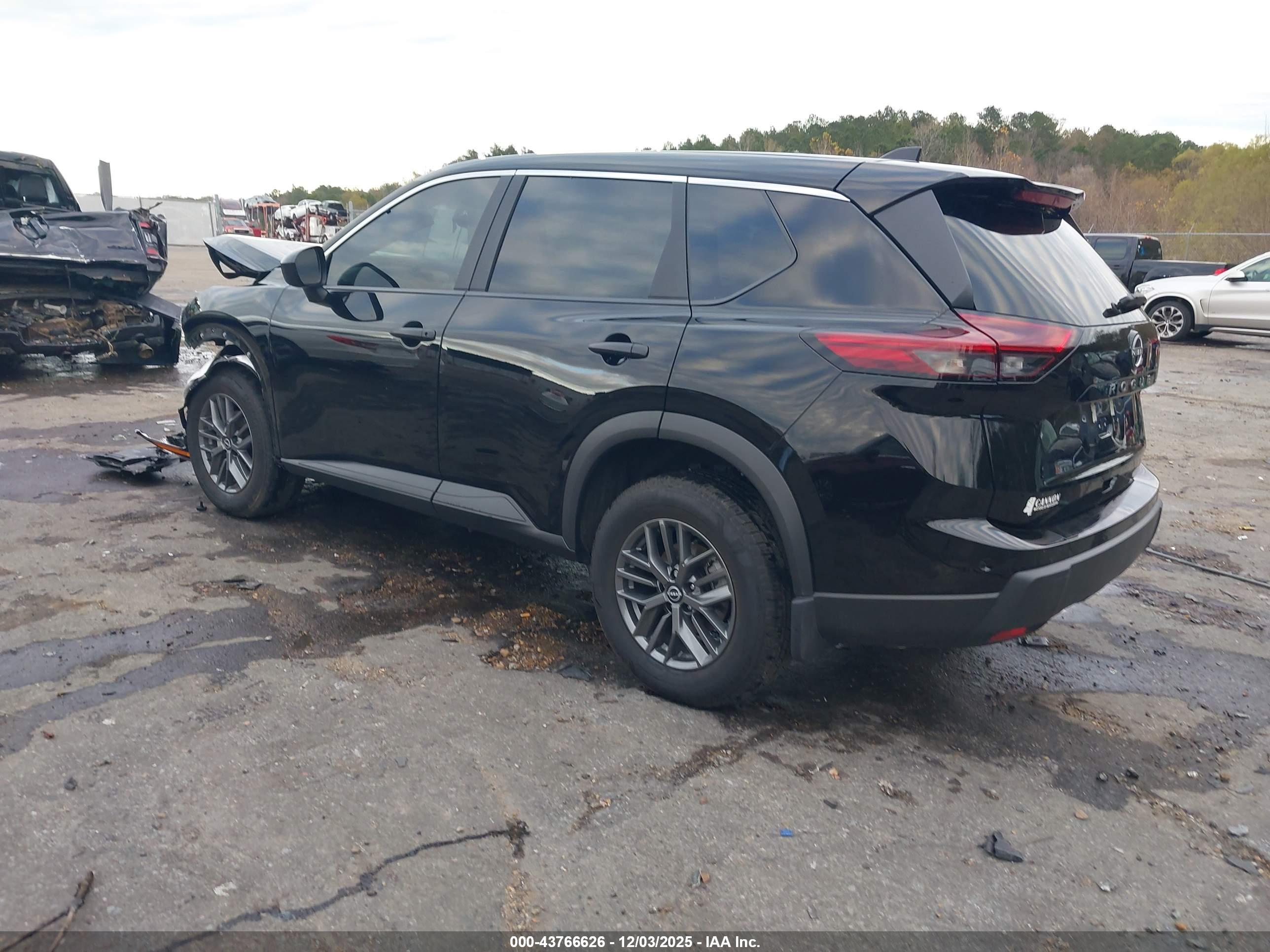 NISSAN ROGUE image 3