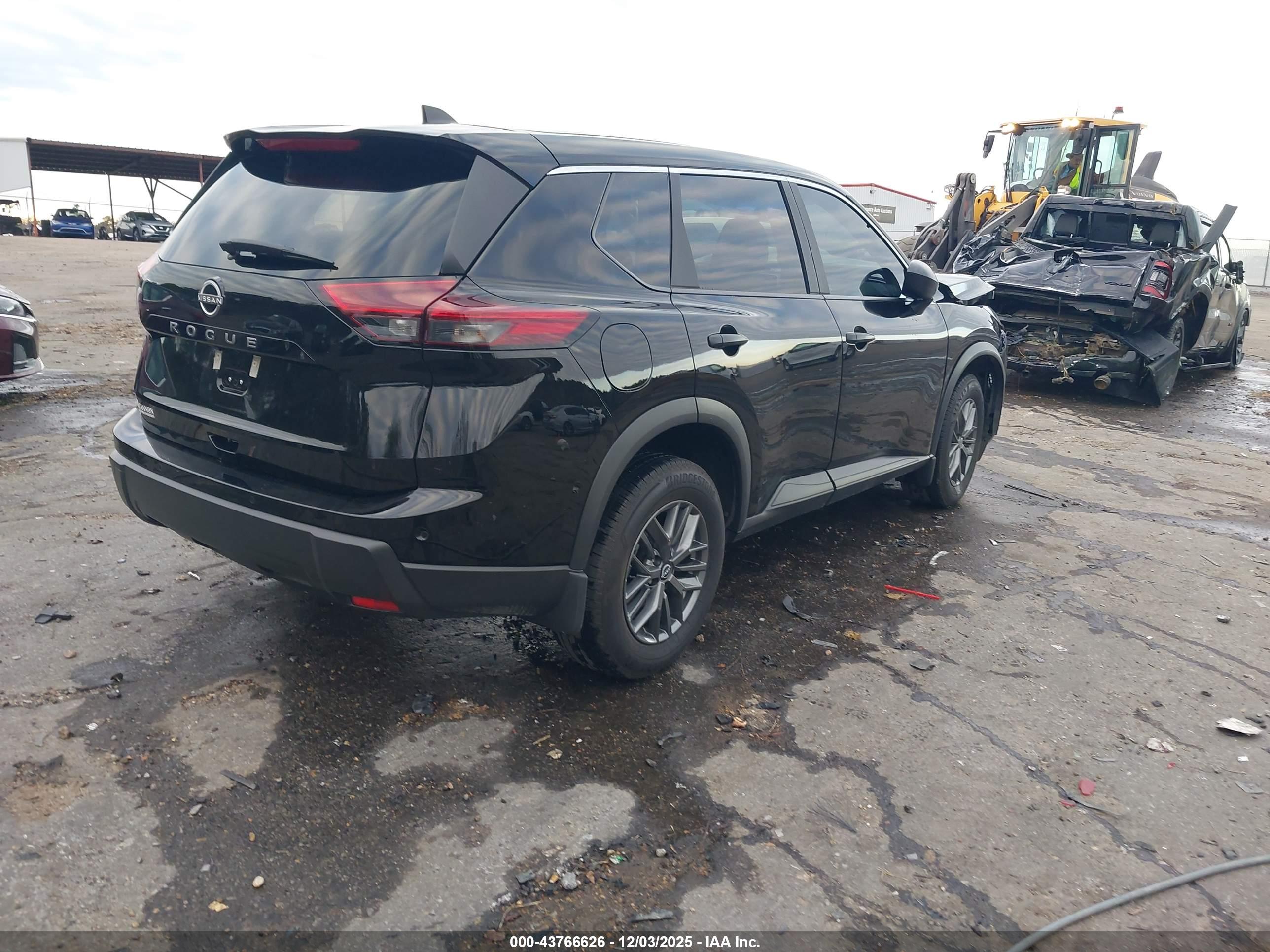 NISSAN ROGUE image 4