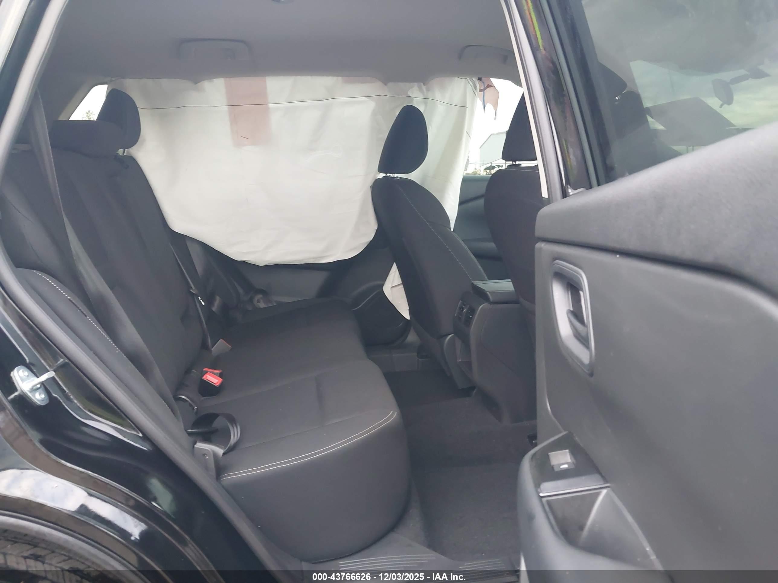 NISSAN ROGUE image 8