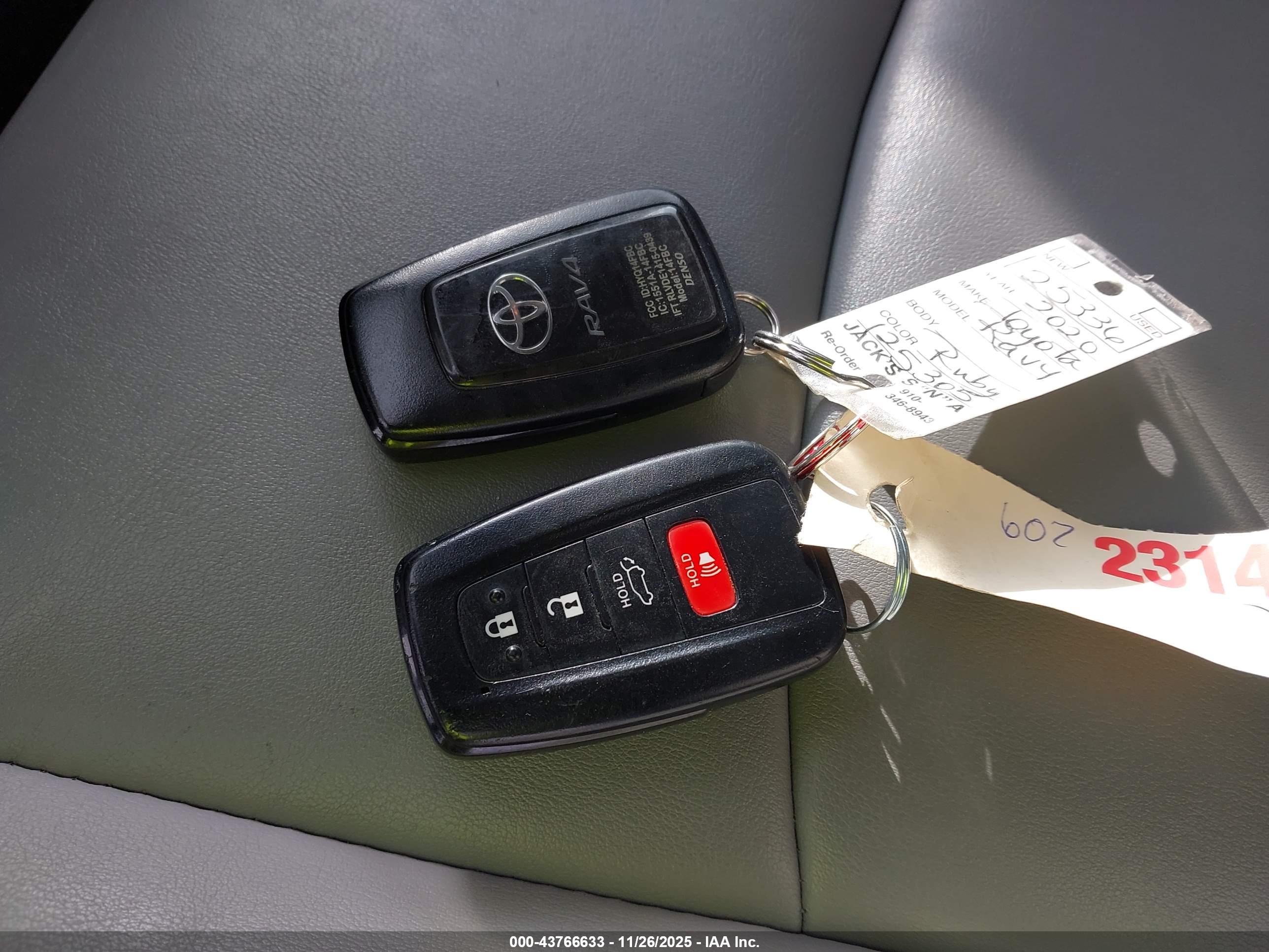 TOYOTA RAV4 image 11