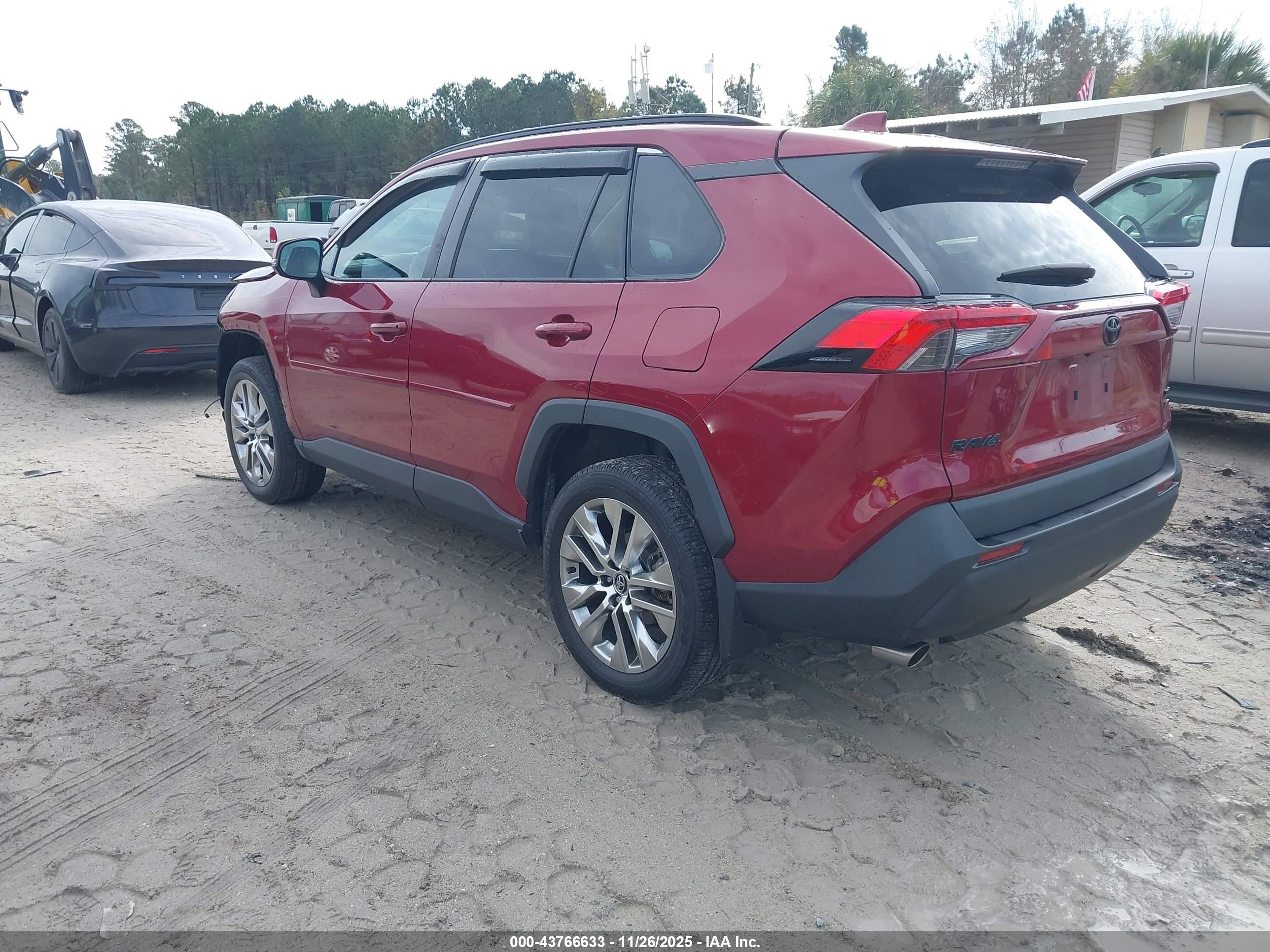 TOYOTA RAV4 image 3