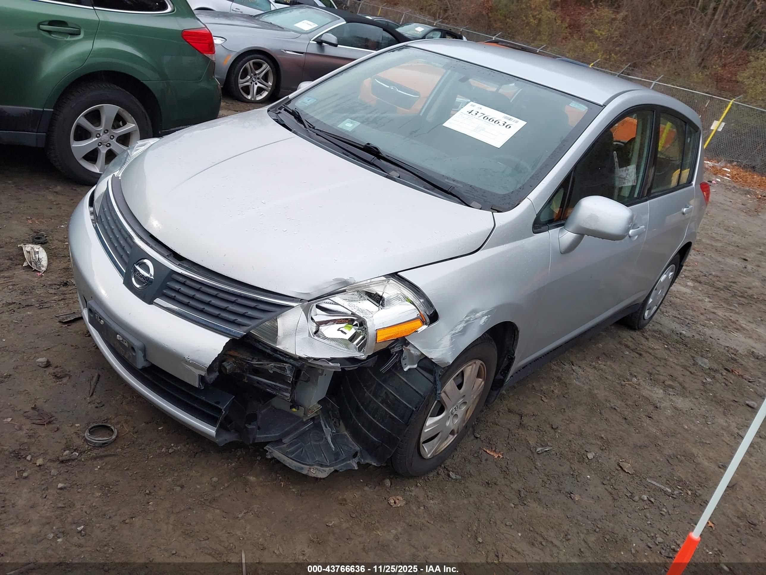 NISSAN VERSA image 2