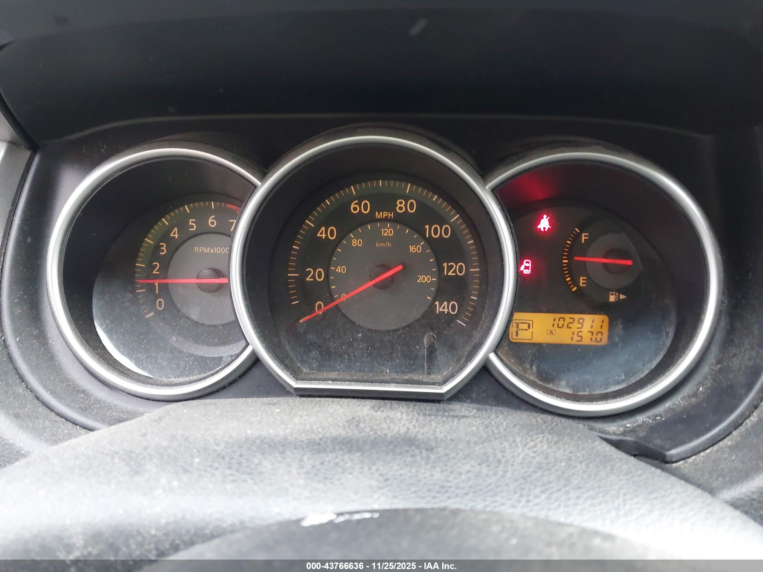 NISSAN VERSA image 7