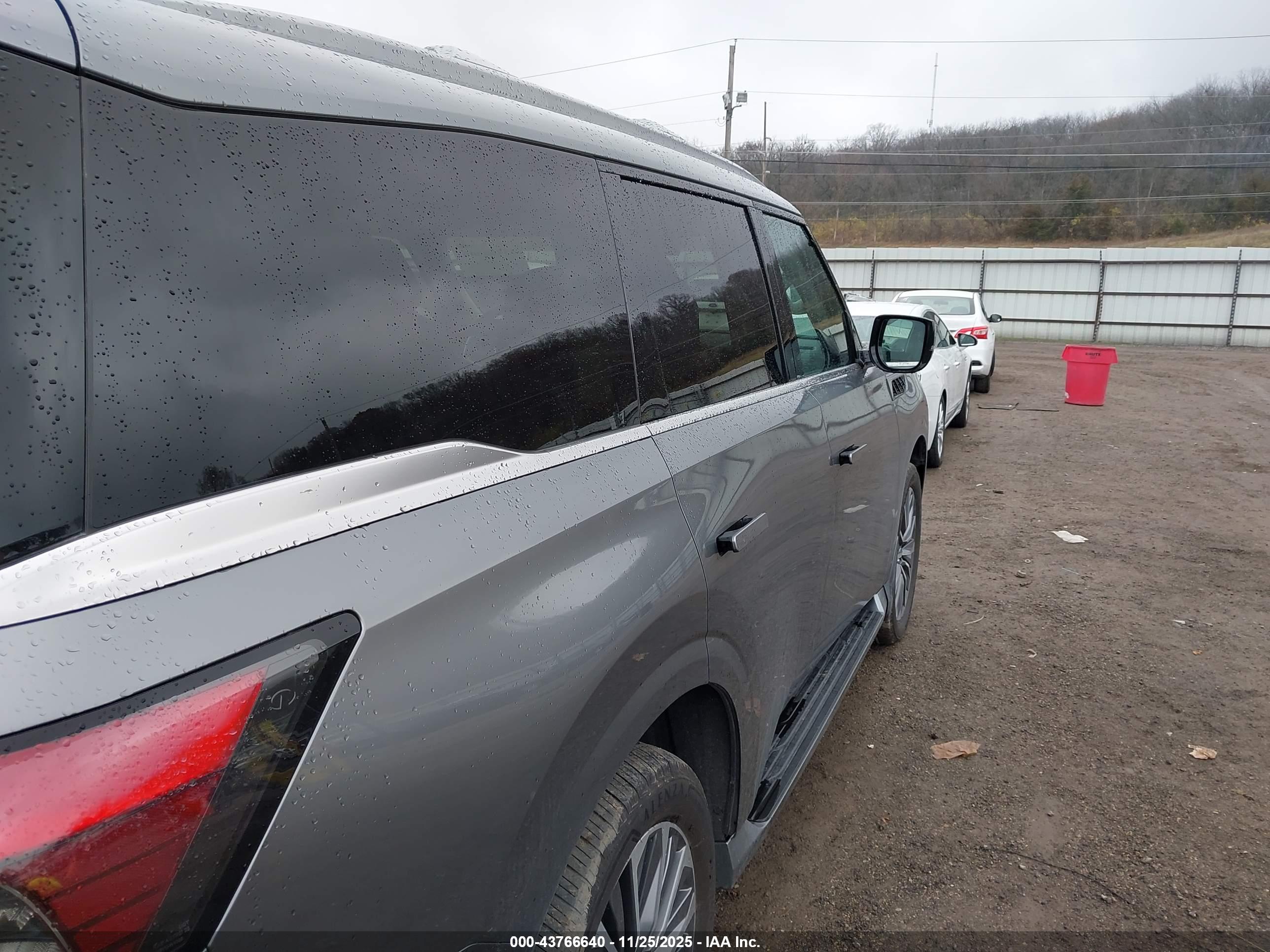 INFINITI QX80 image 5