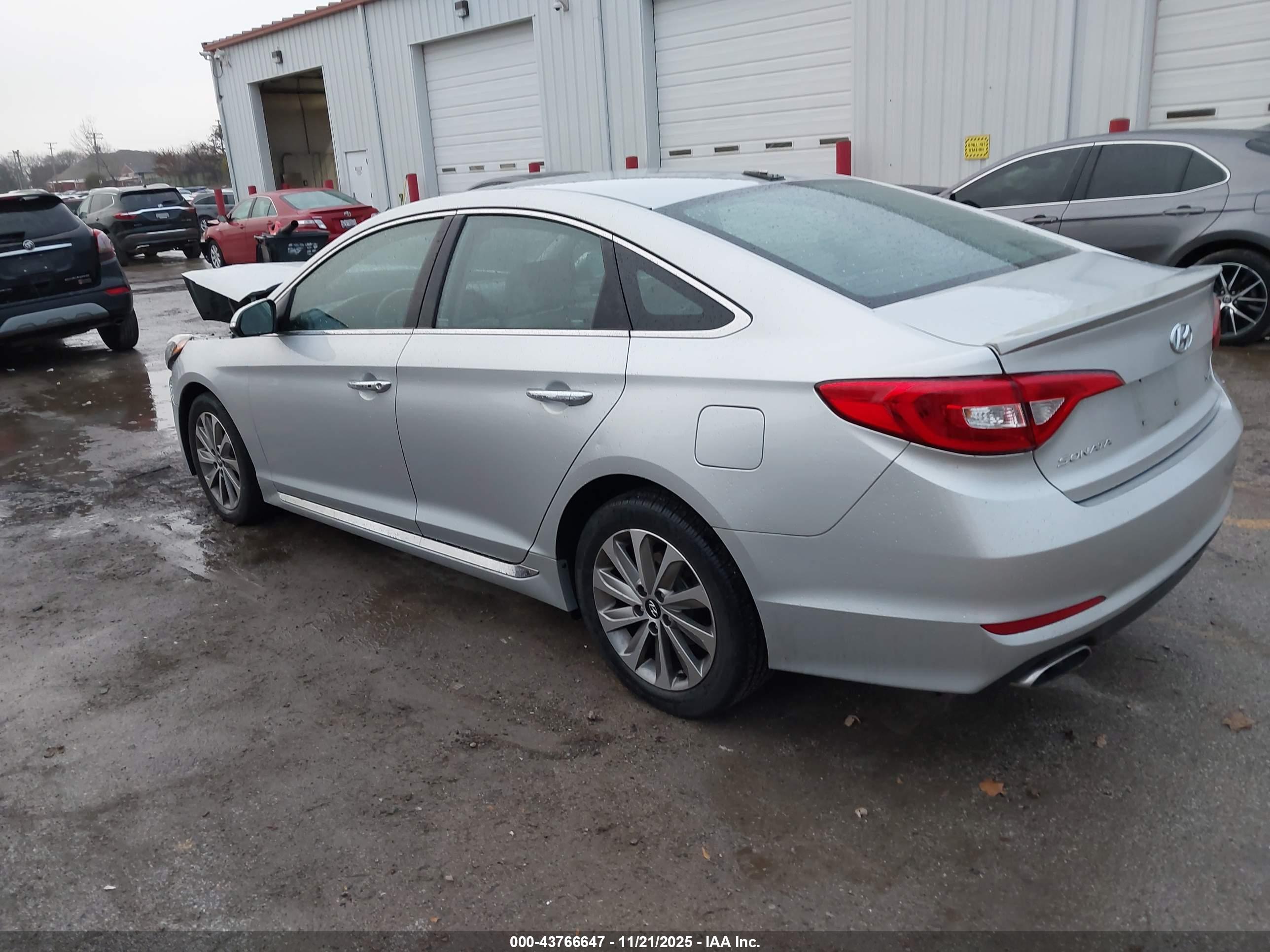 HYUNDAI SONATA image 3