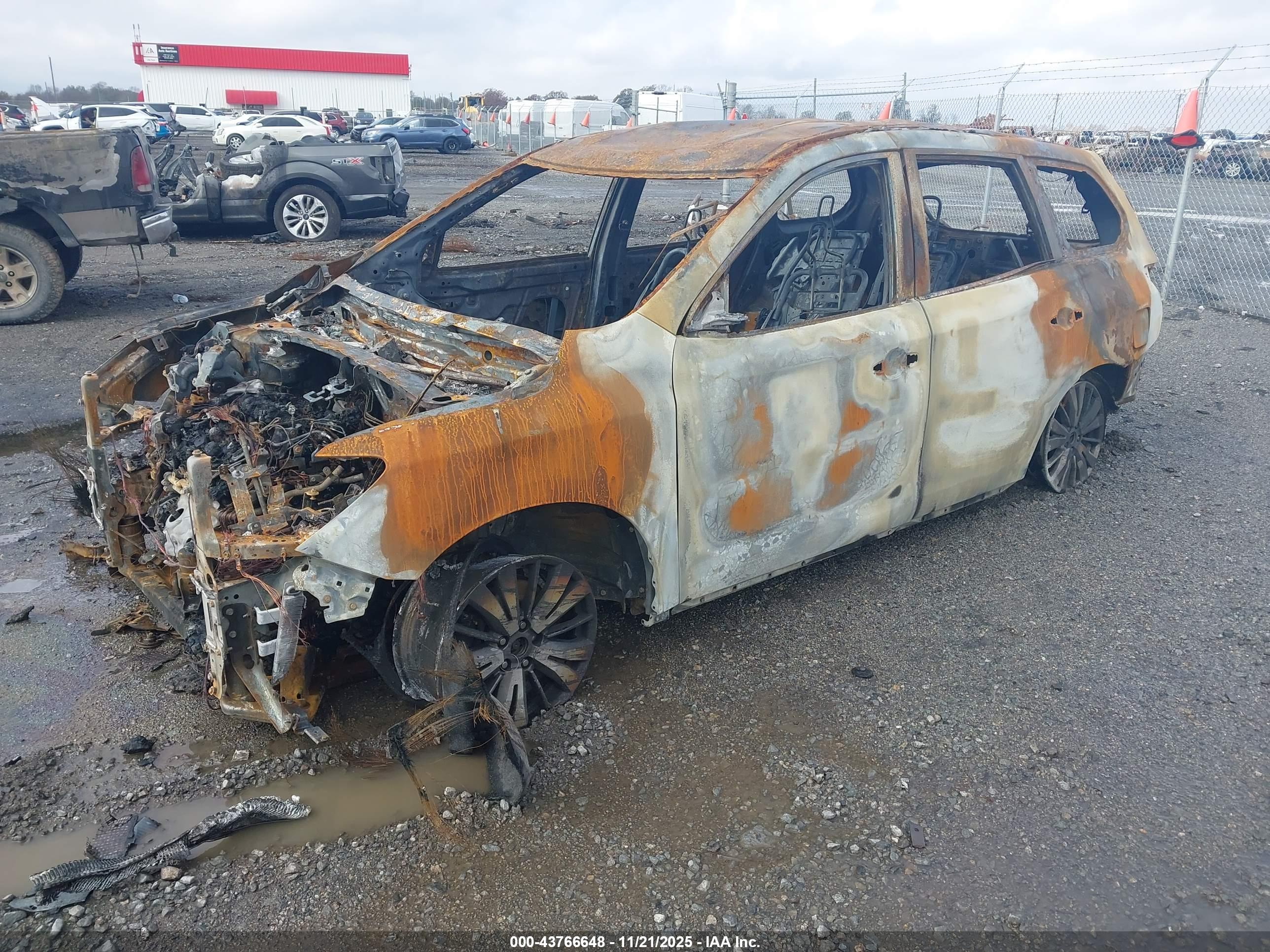 NISSAN PATHFINDER image 2