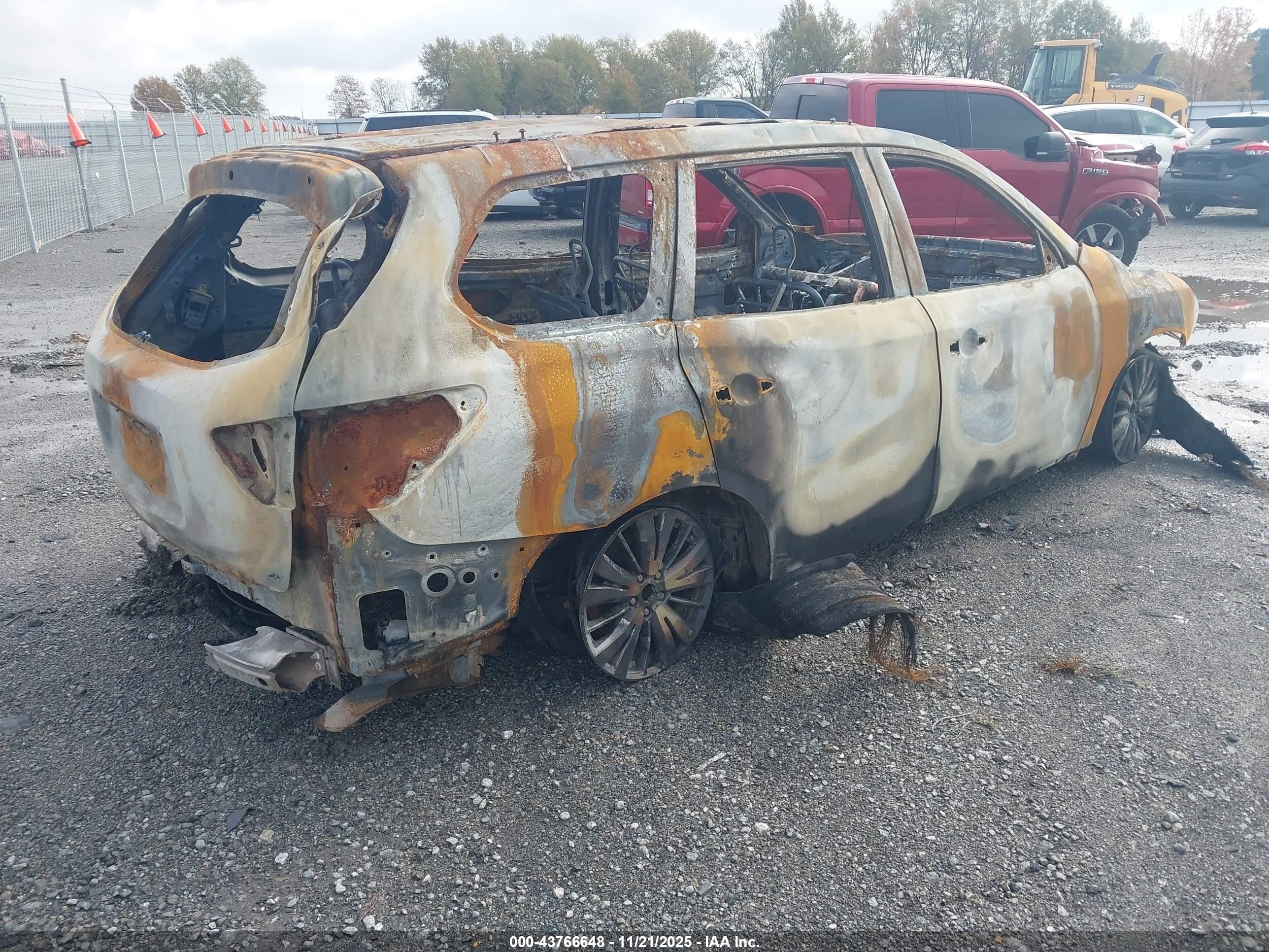 NISSAN PATHFINDER image 4