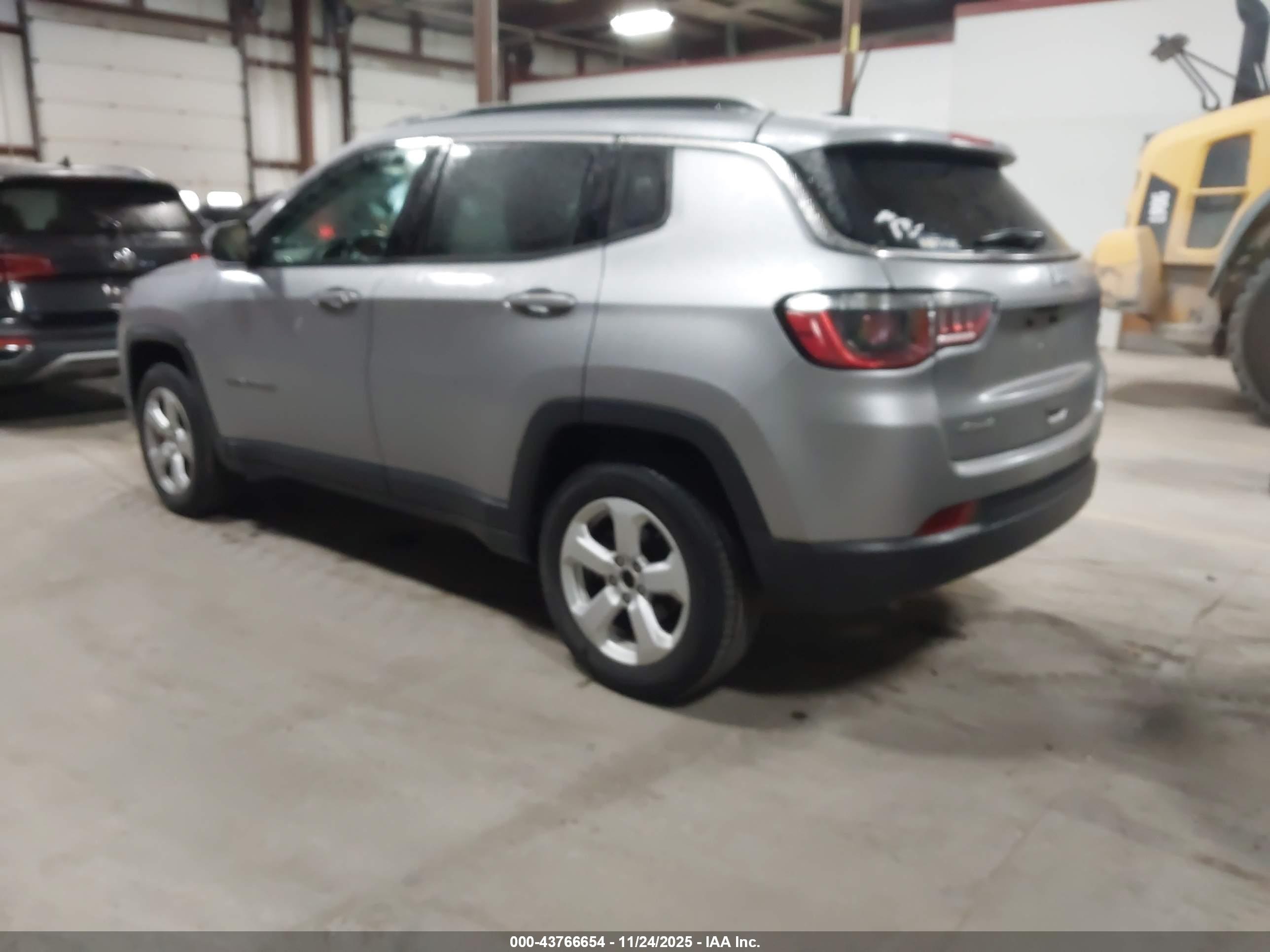JEEP COMPASS image 3