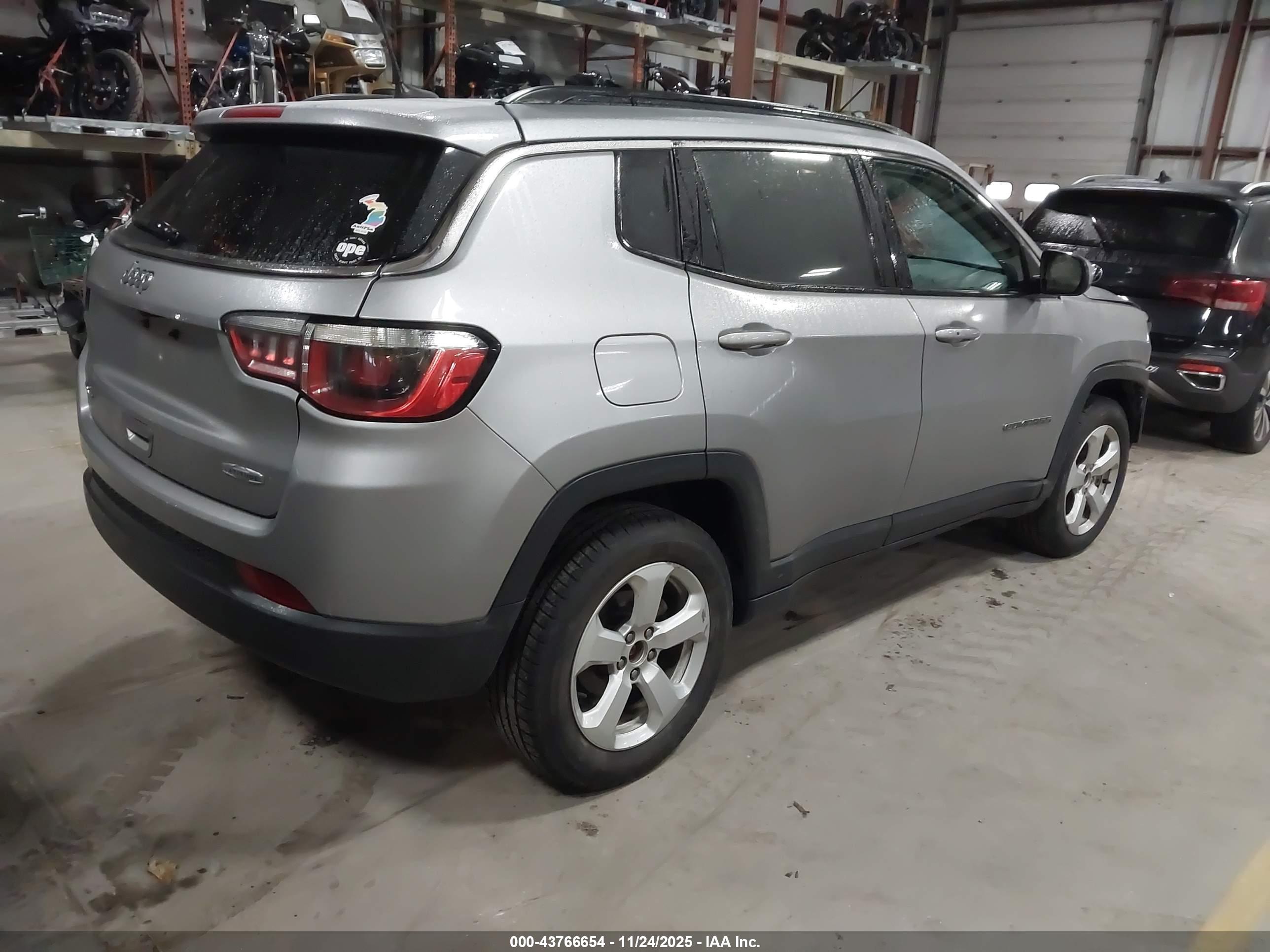 JEEP COMPASS image 4