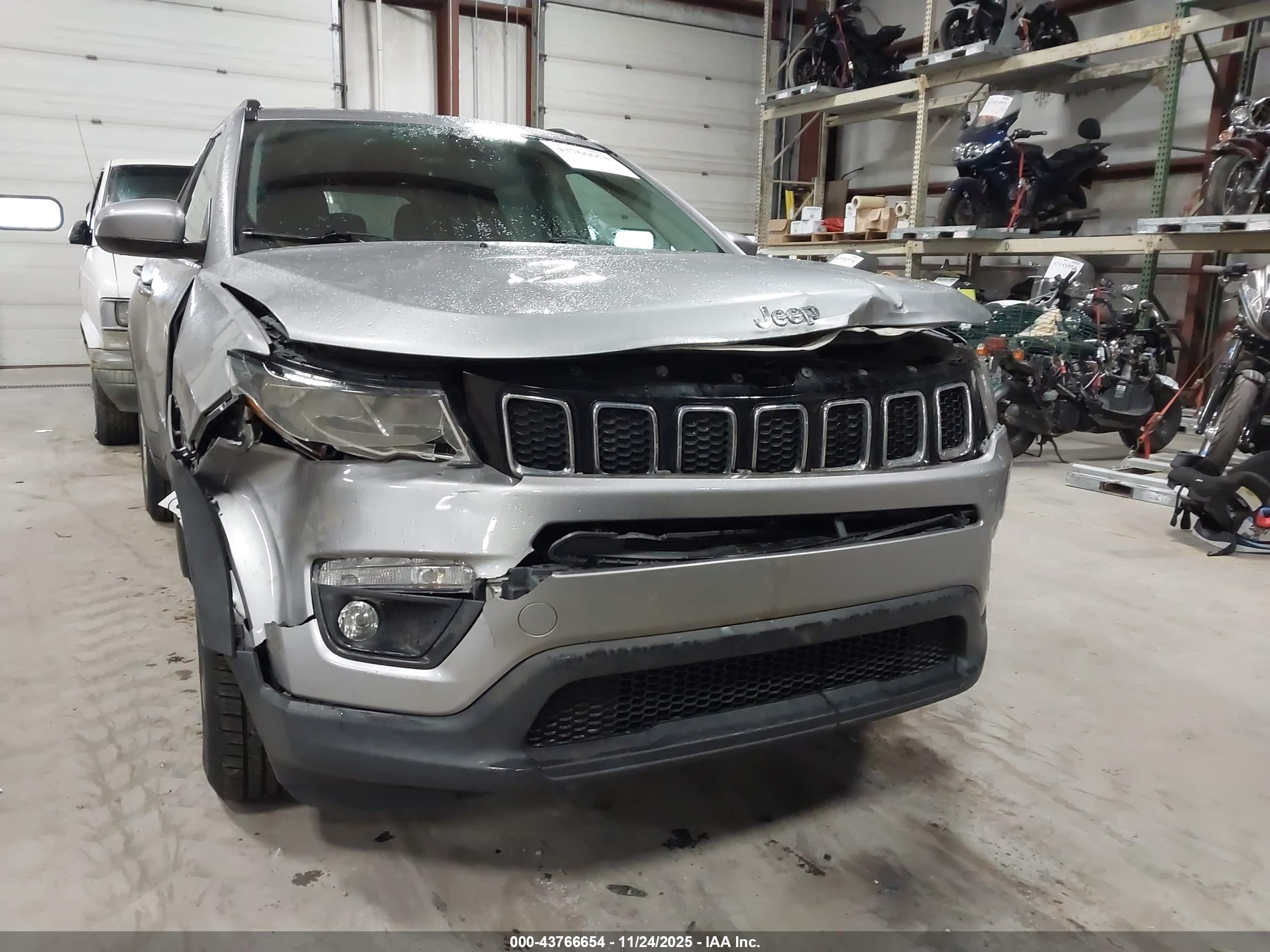 JEEP COMPASS image 6