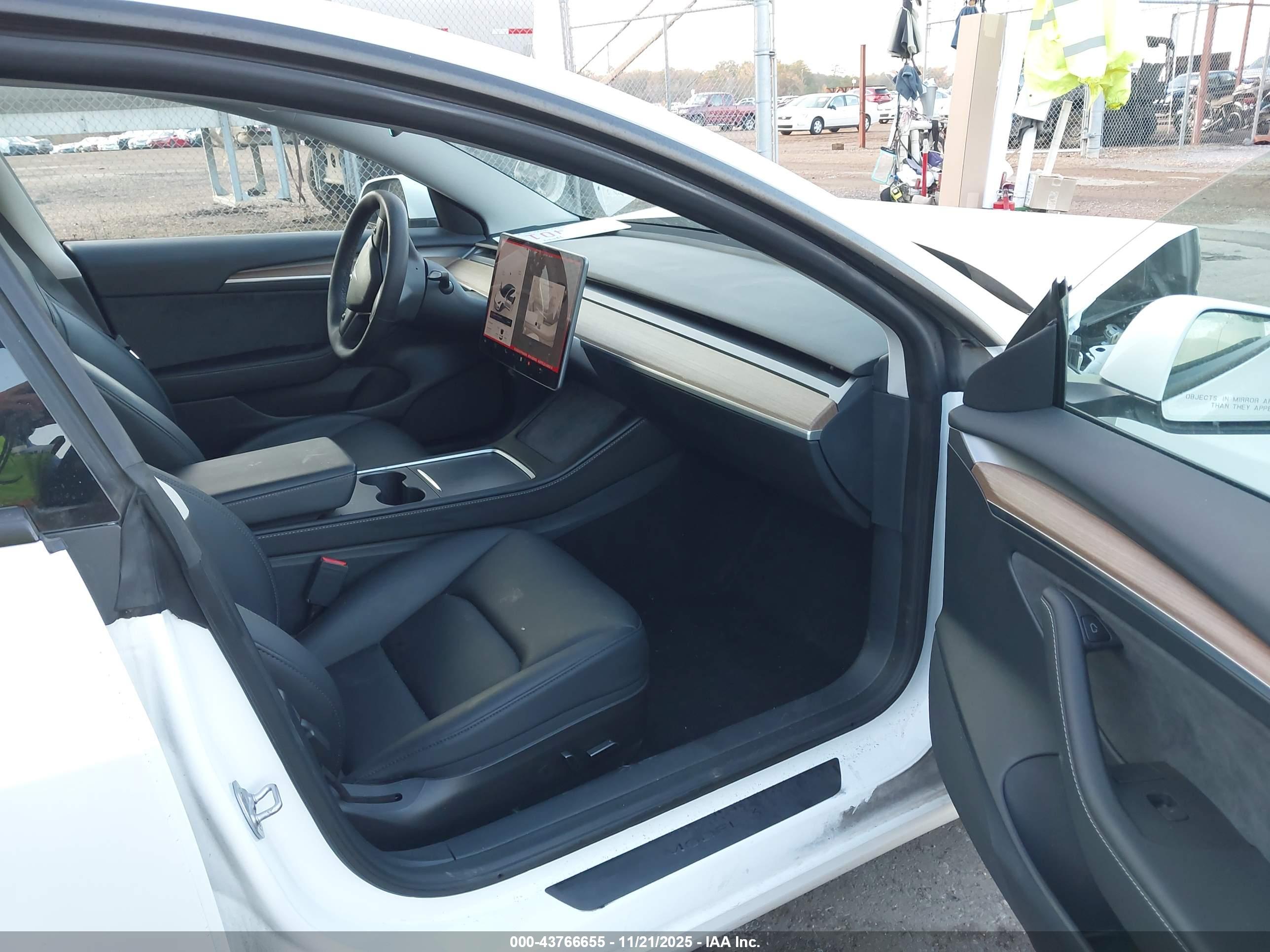 TESLA MODEL image 5