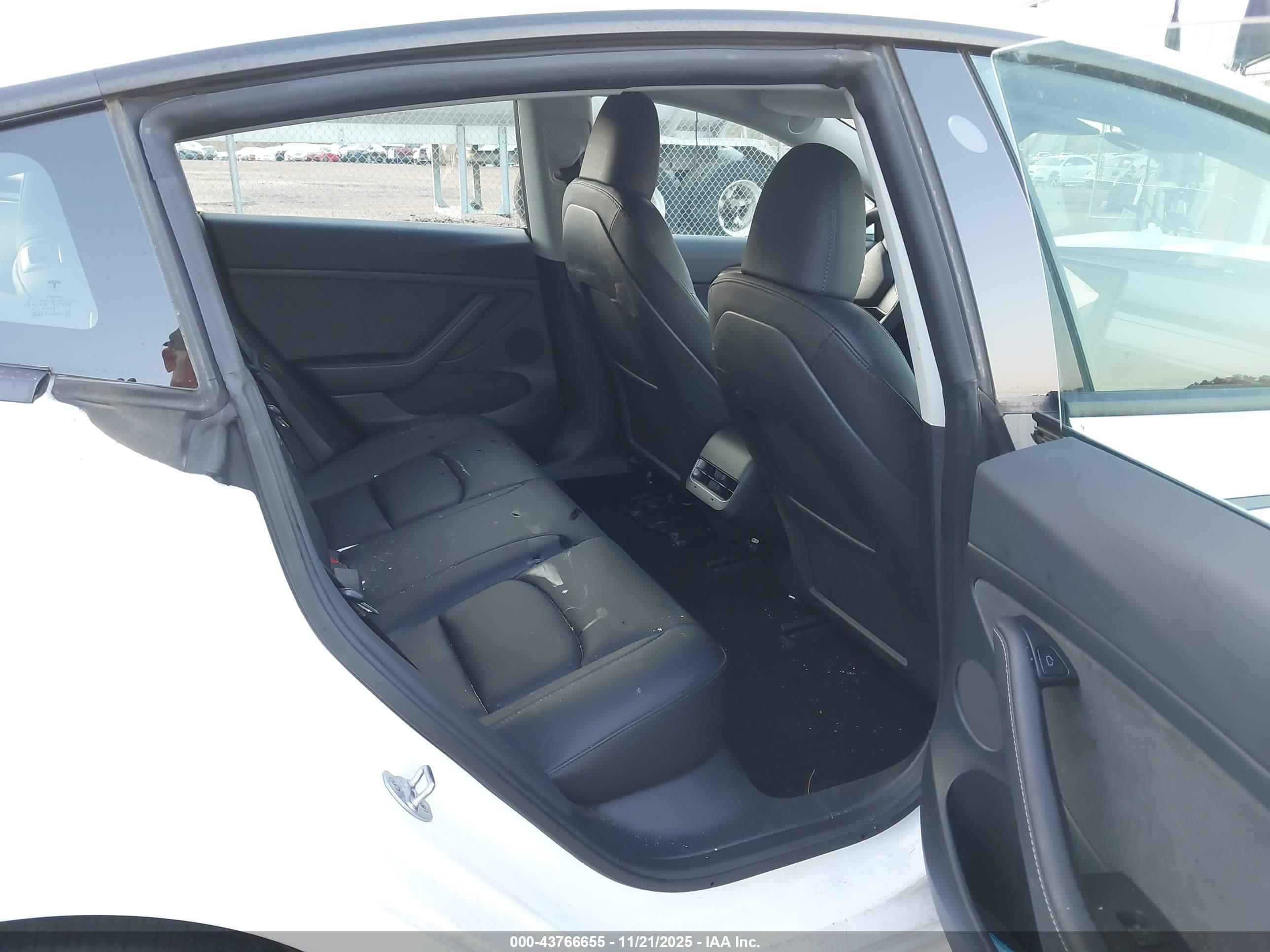 TESLA MODEL image 8