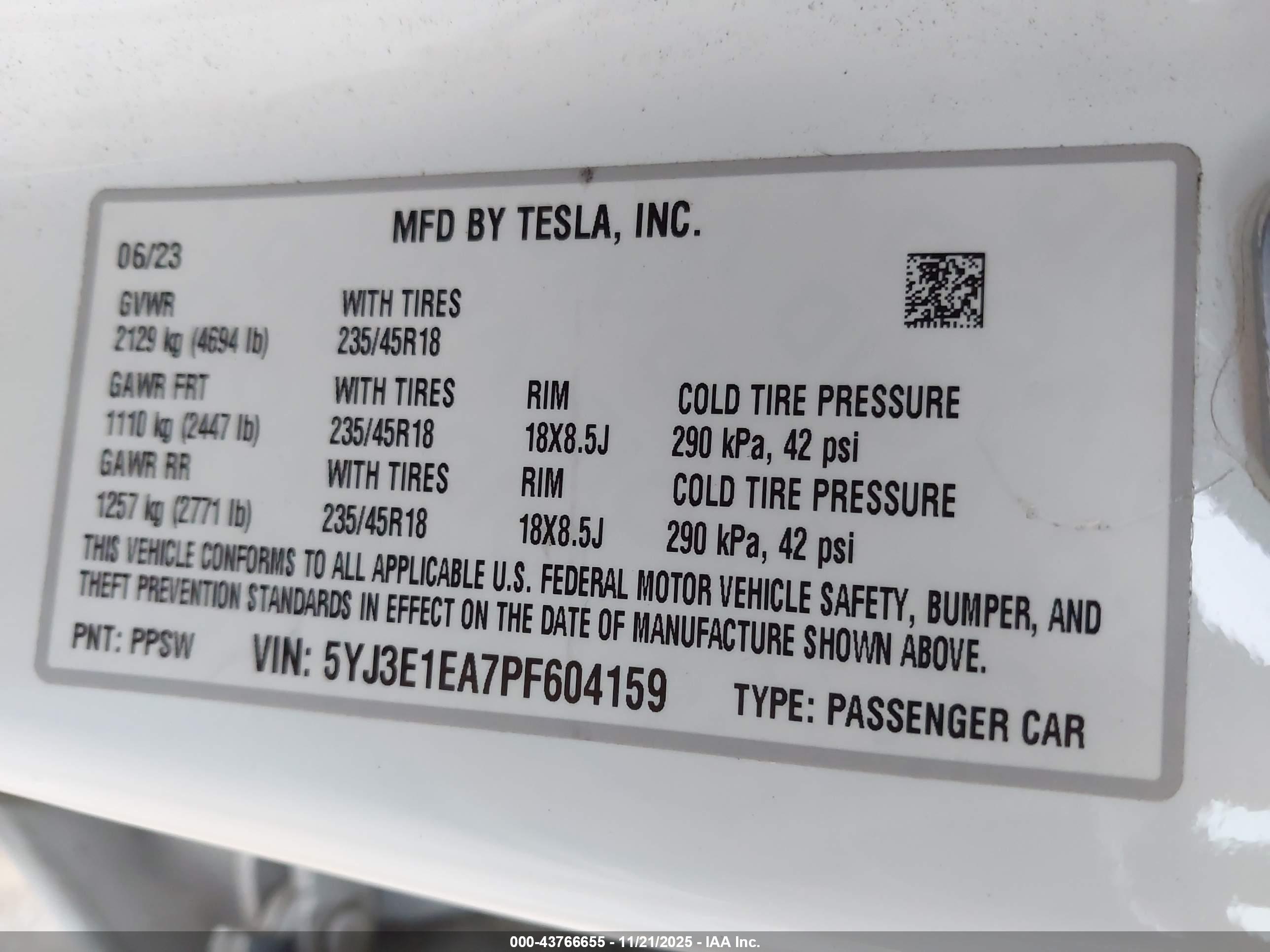 TESLA MODEL image 9