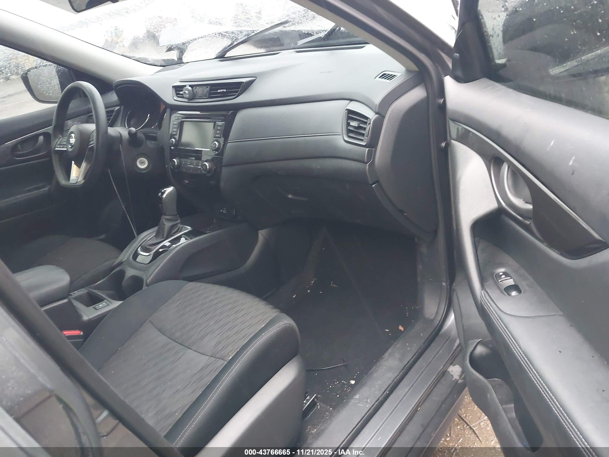 NISSAN ROGUE image 5