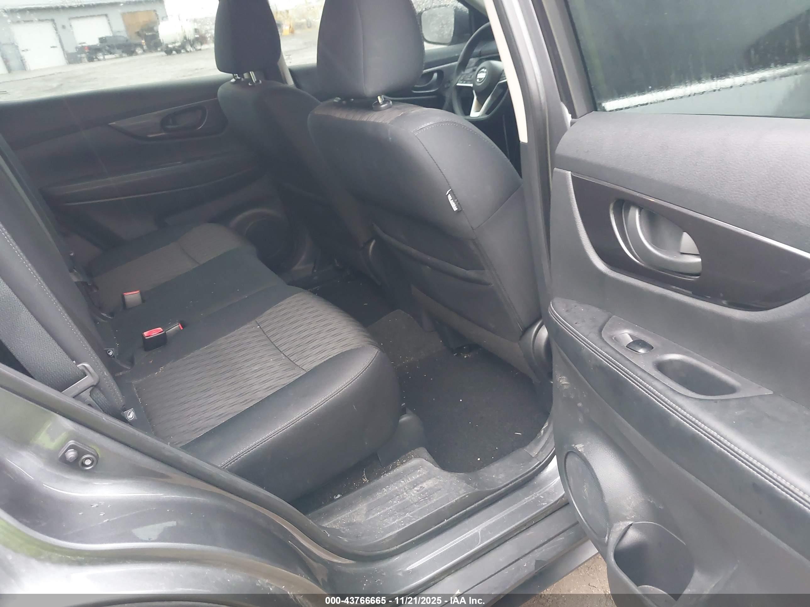 NISSAN ROGUE image 8