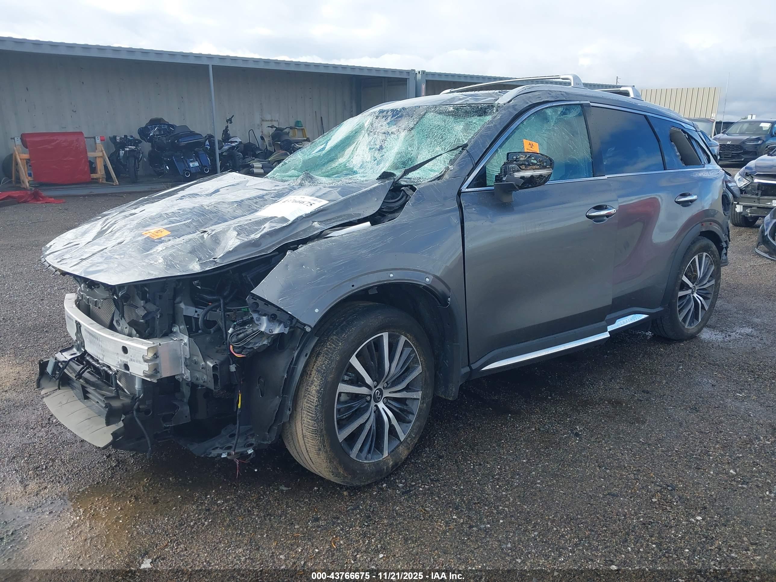 INFINITI QX60 image 2
