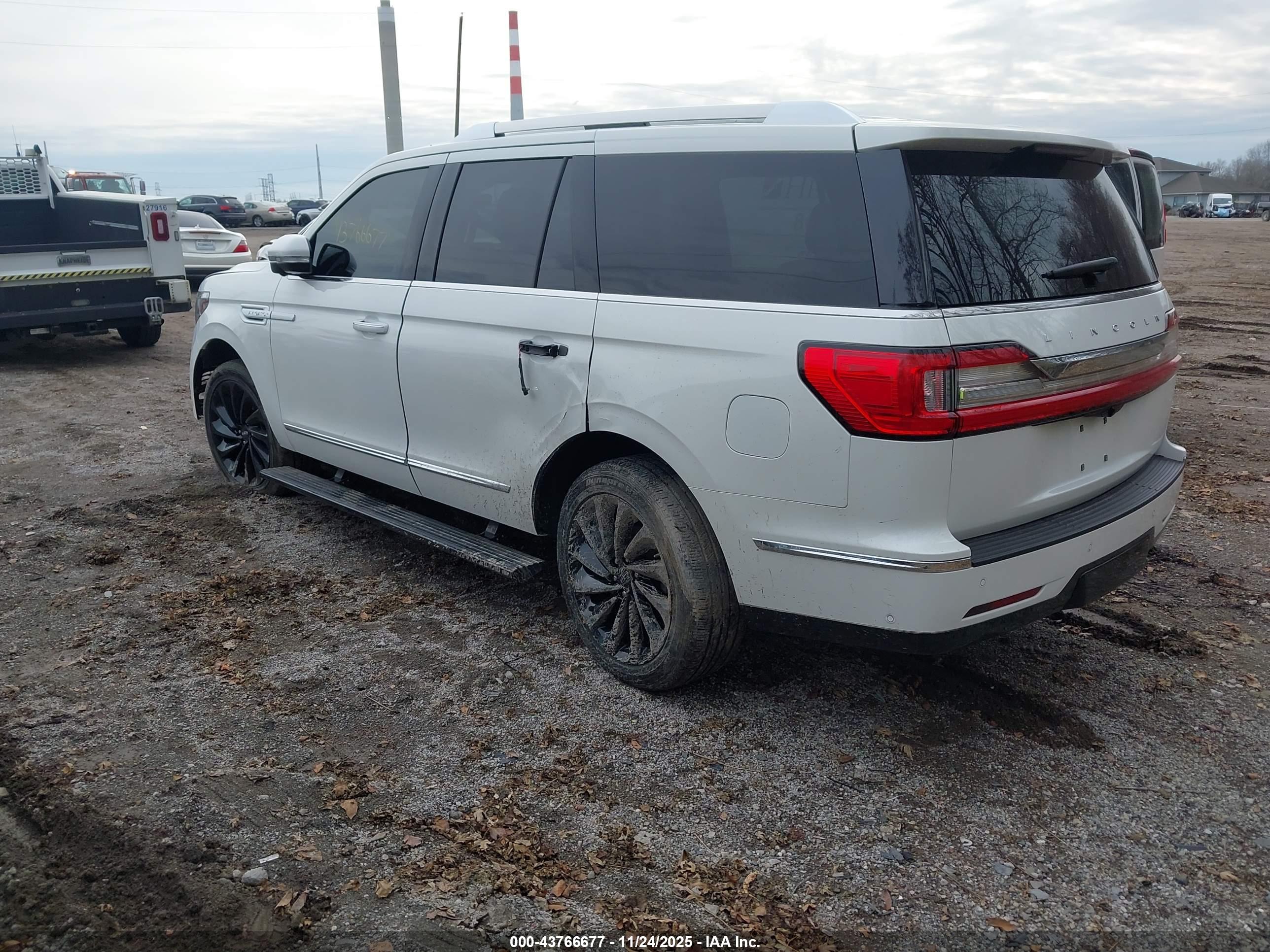 LINCOLN NAVIGATOR image 3