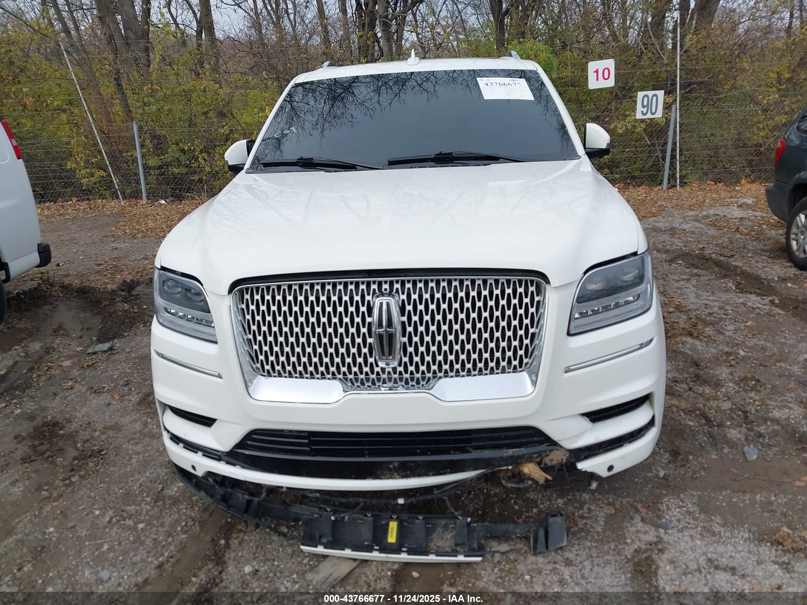 LINCOLN NAVIGATOR image 6