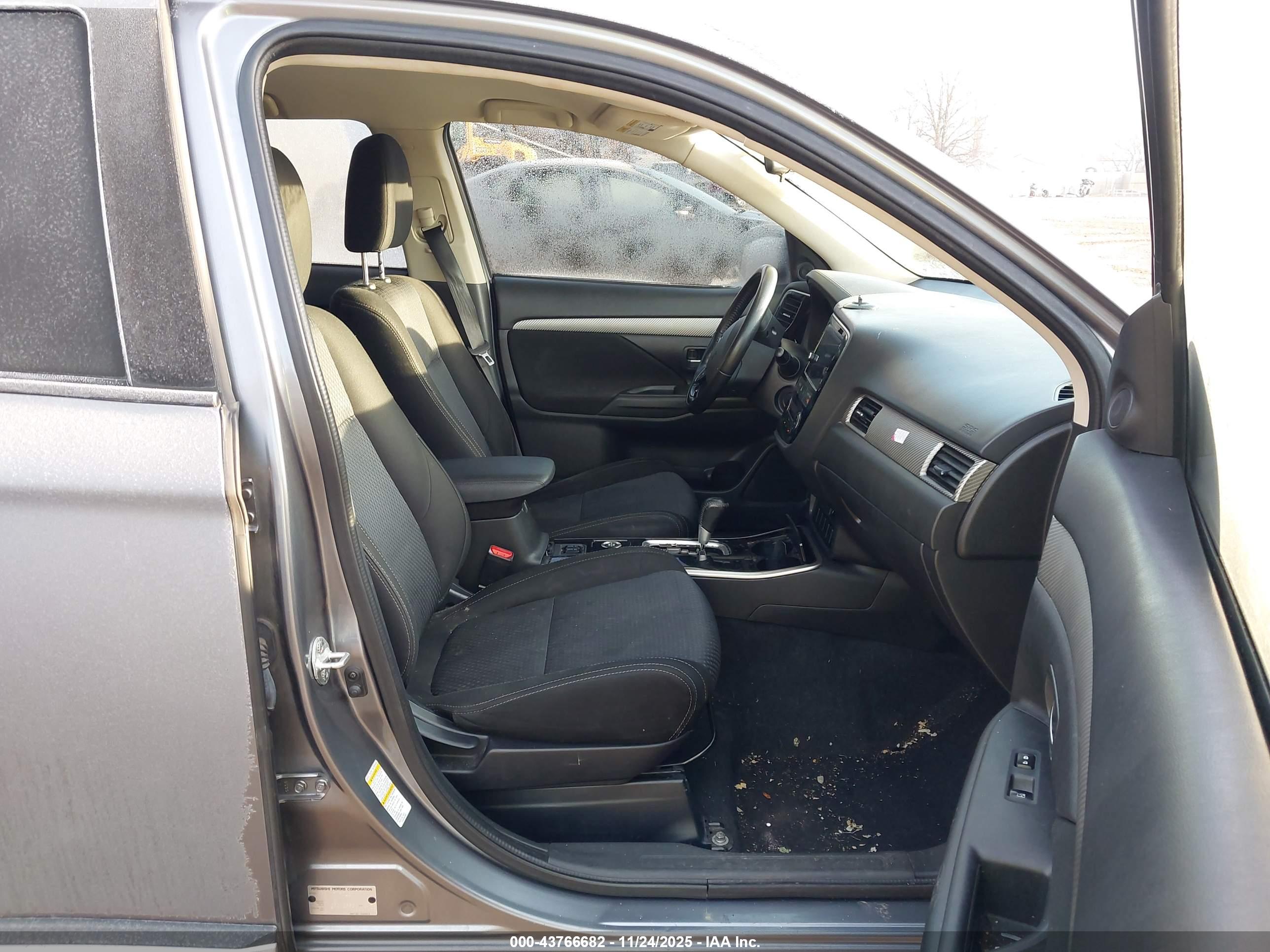 MITSUBISHI OUTLANDER image 5