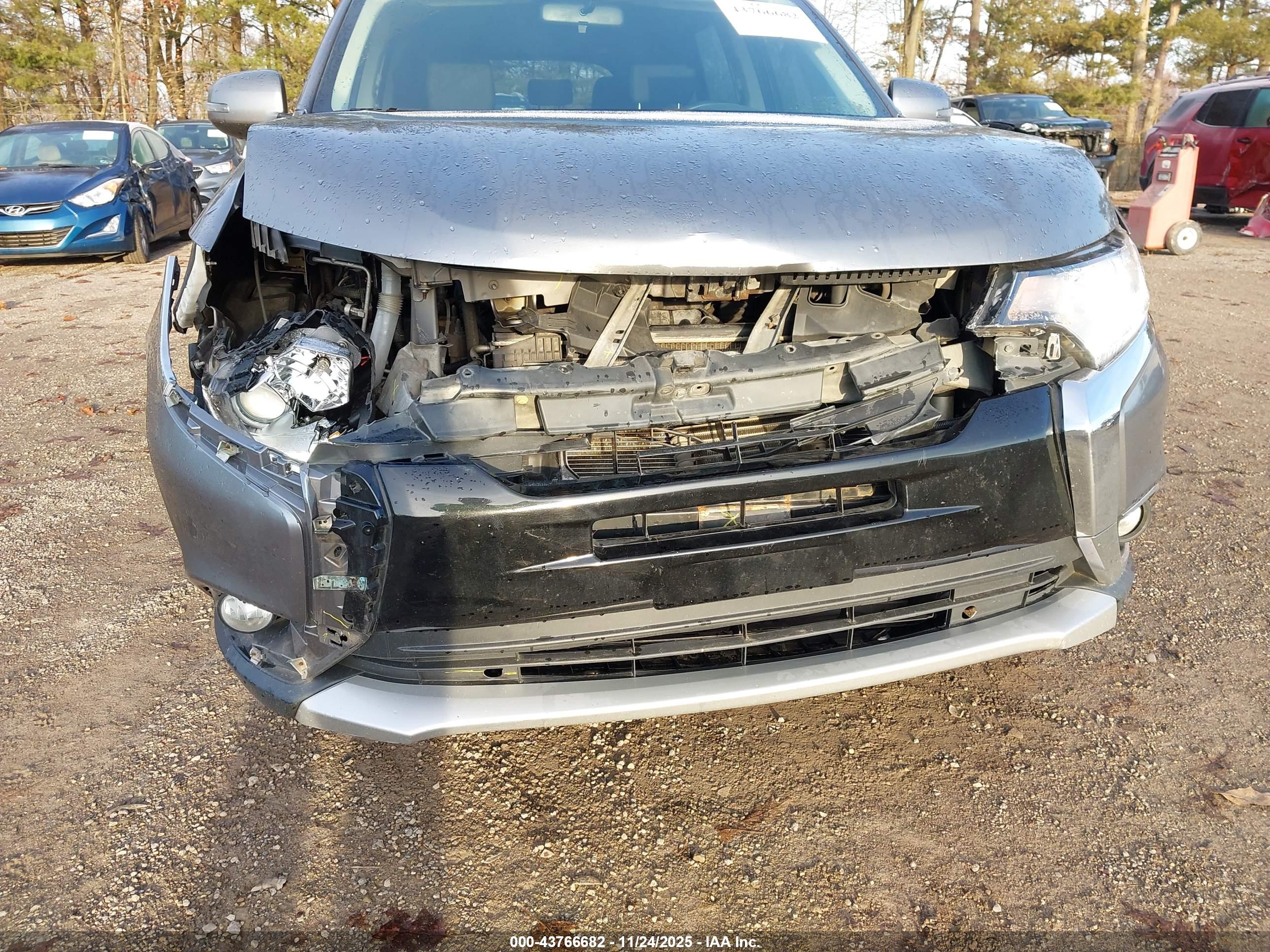 MITSUBISHI OUTLANDER image 6