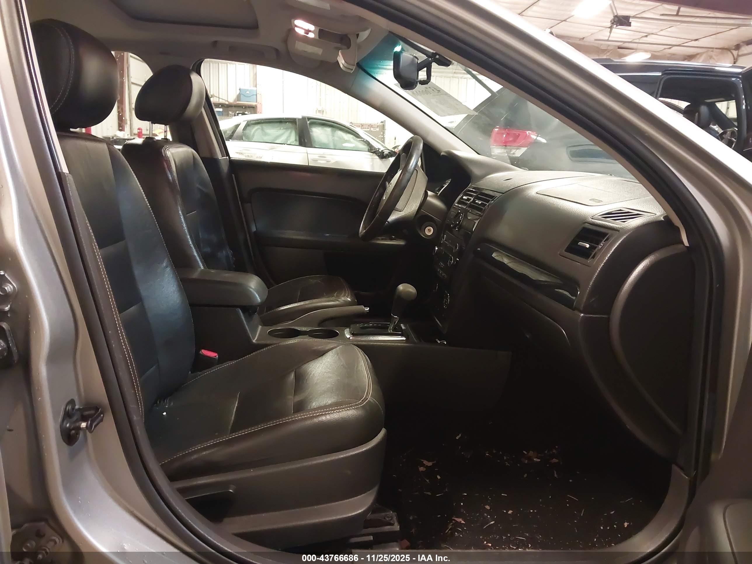 FORD FUSION image 5
