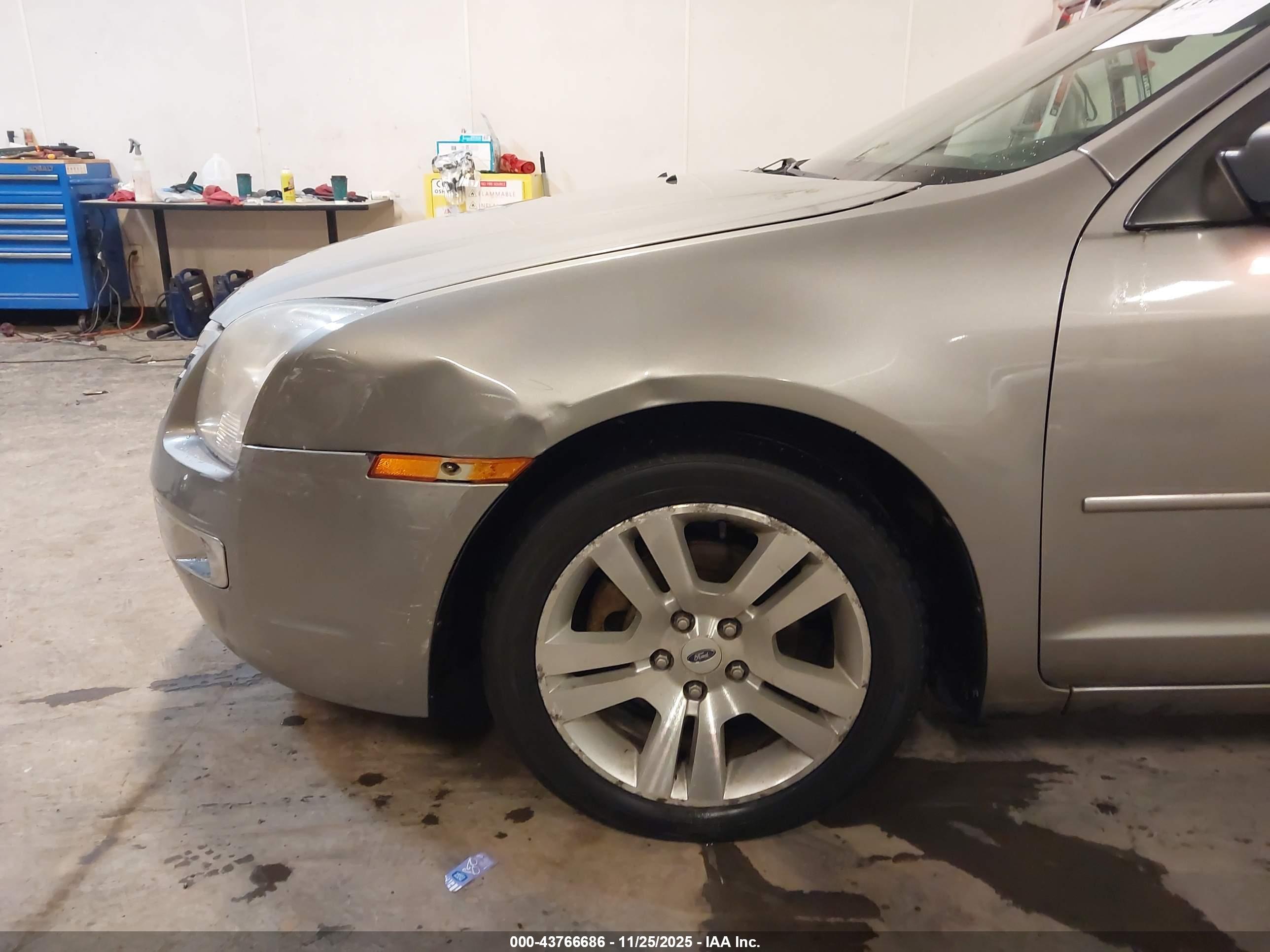 FORD FUSION image 6