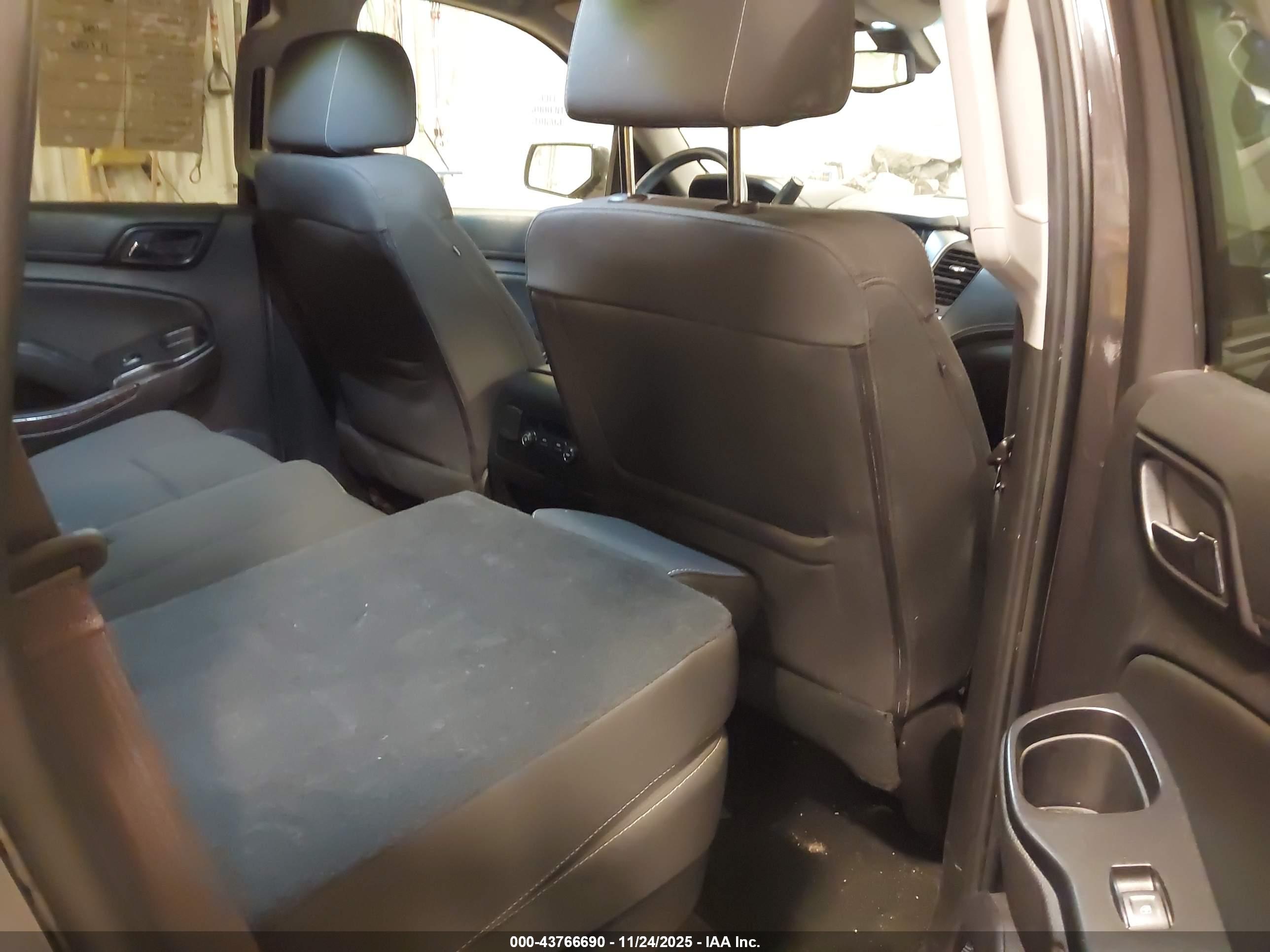 CHEVROLET TAHOE image 8