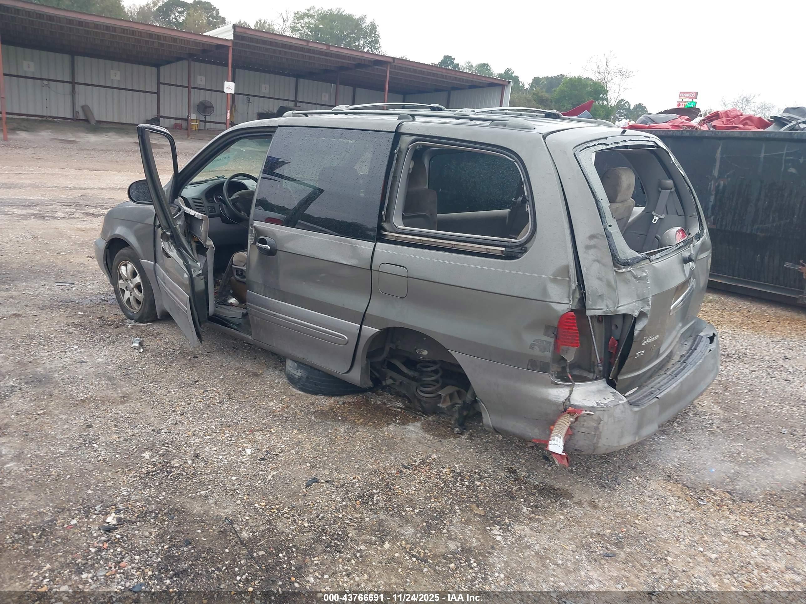KIA SEDONA image 3