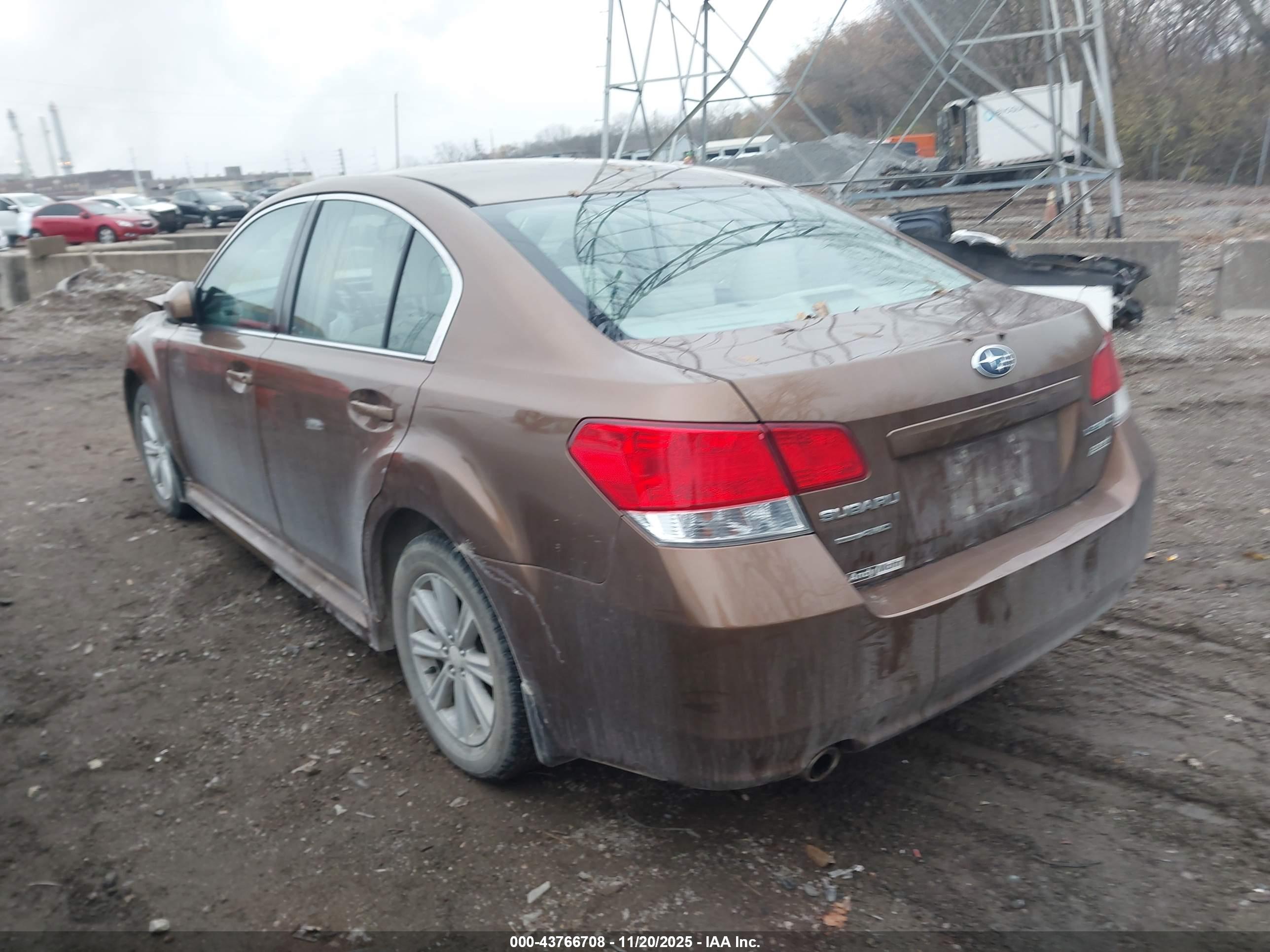 SUBARU LEGACY image 3