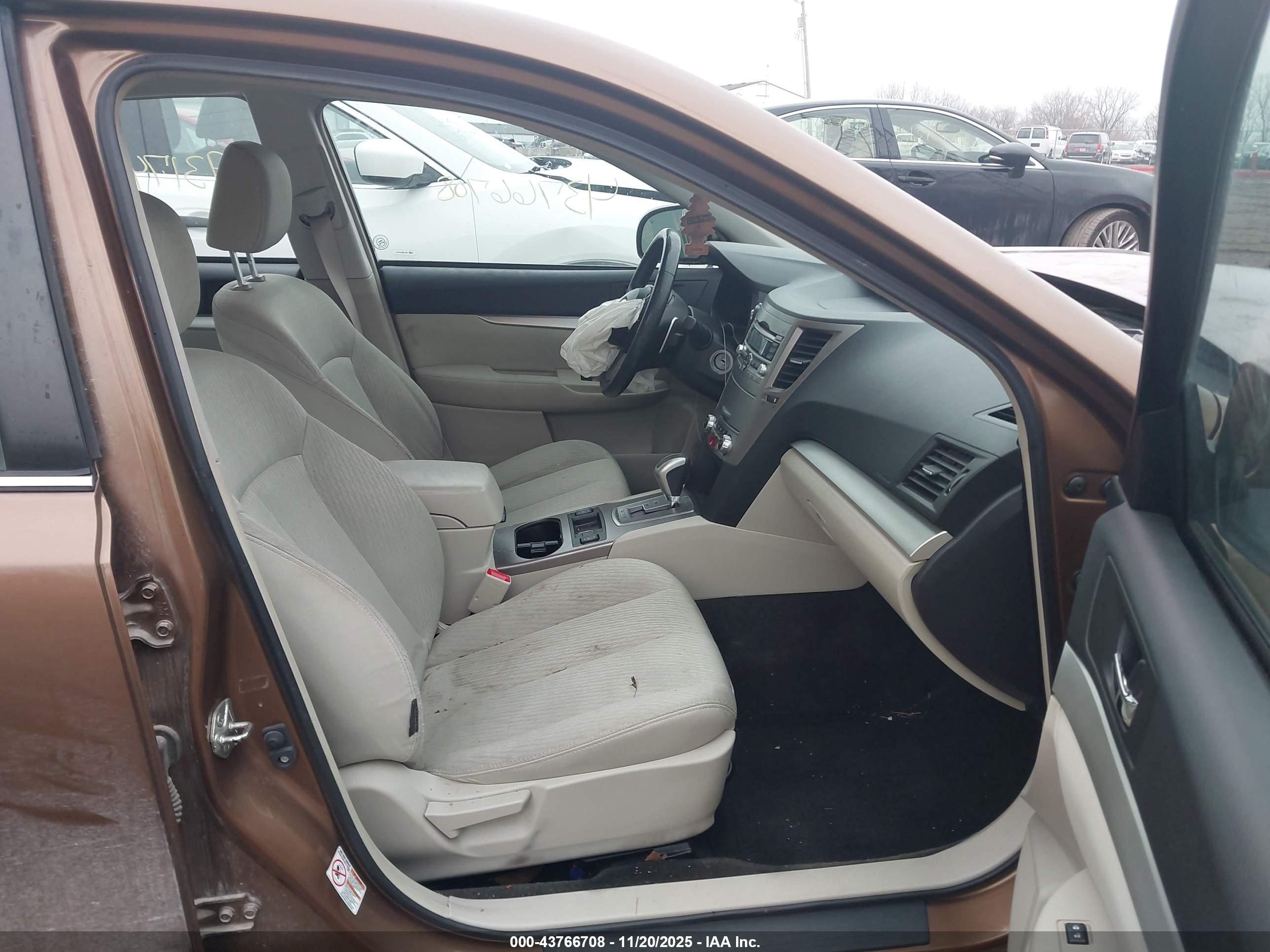 SUBARU LEGACY image 5