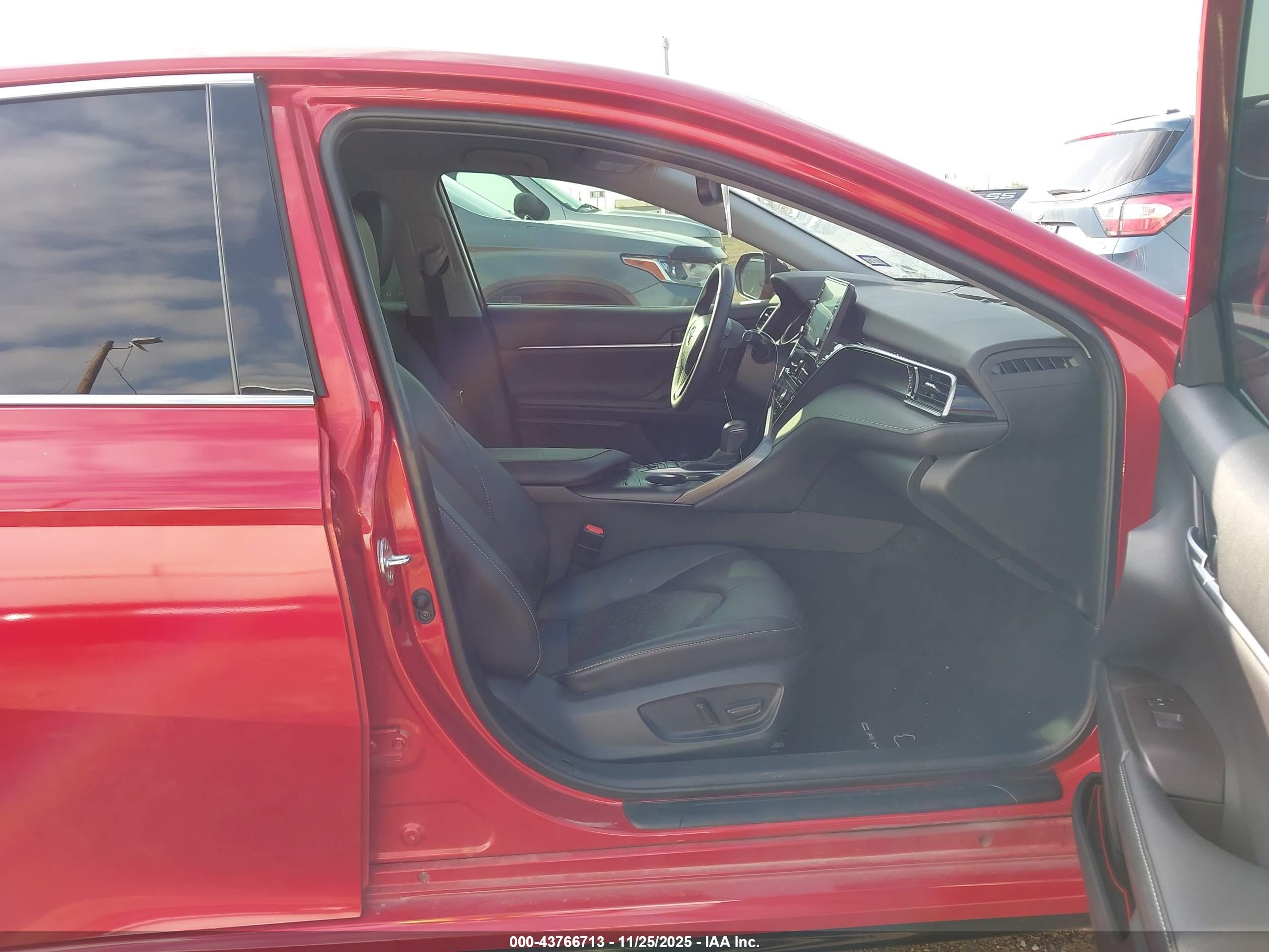 TOYOTA CAMRY image 5
