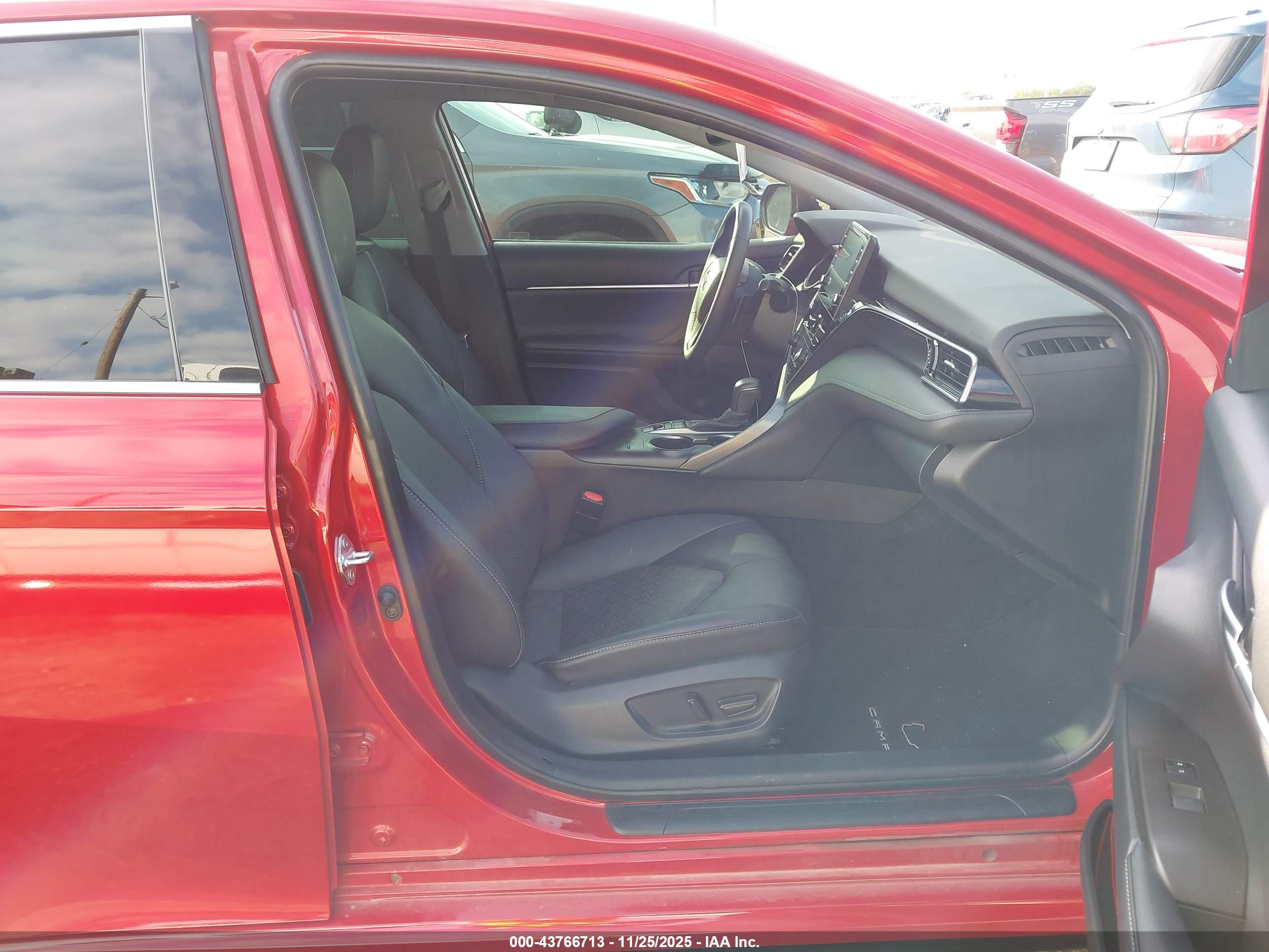 TOYOTA CAMRY image 8