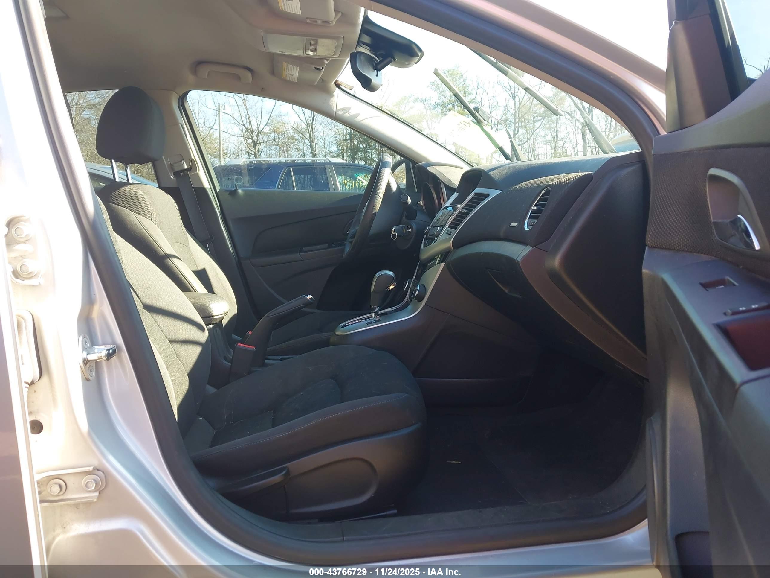 CHEVROLET CRUZE image 5