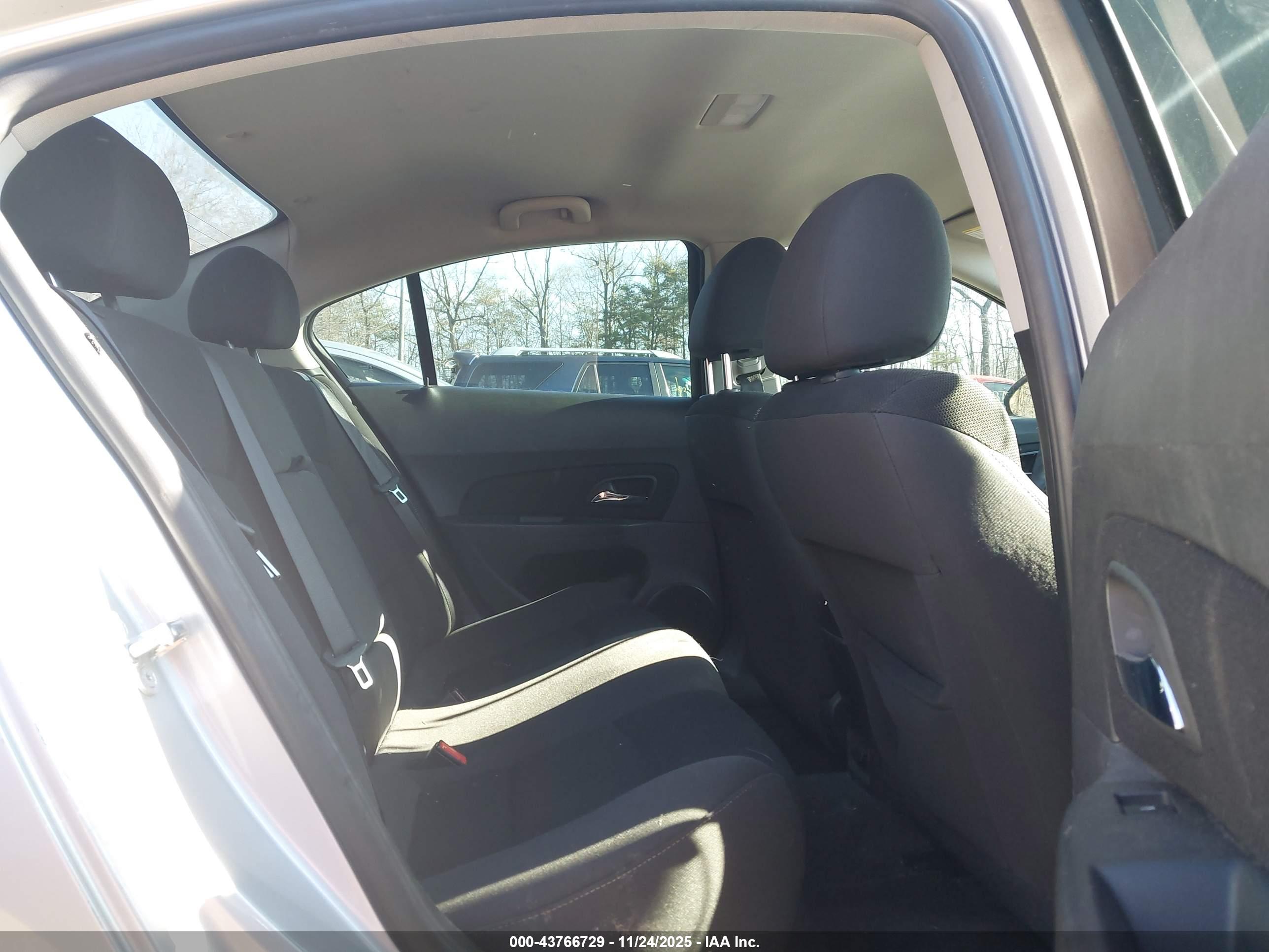 CHEVROLET CRUZE image 8