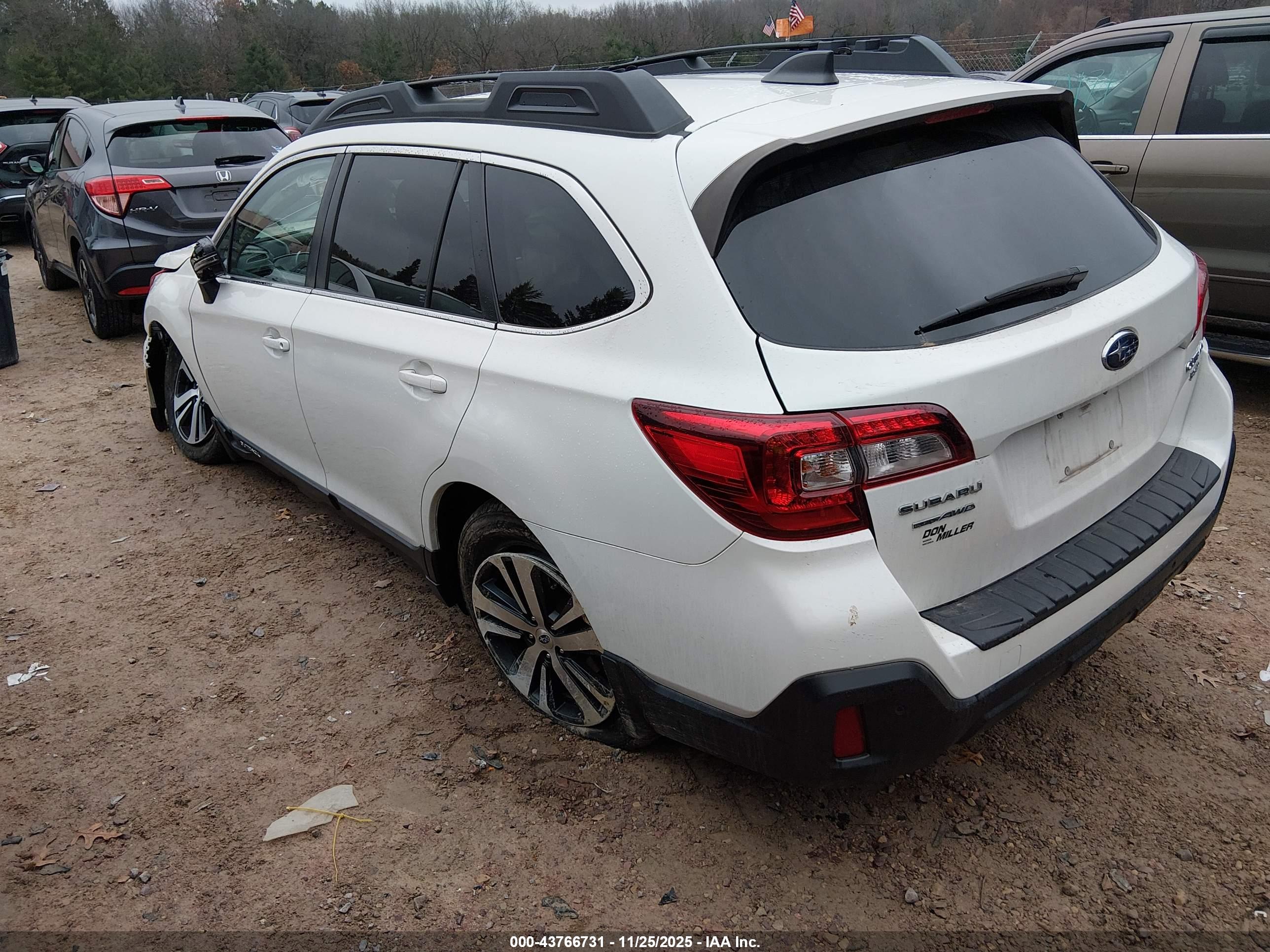 SUBARU OUTBACK image 3