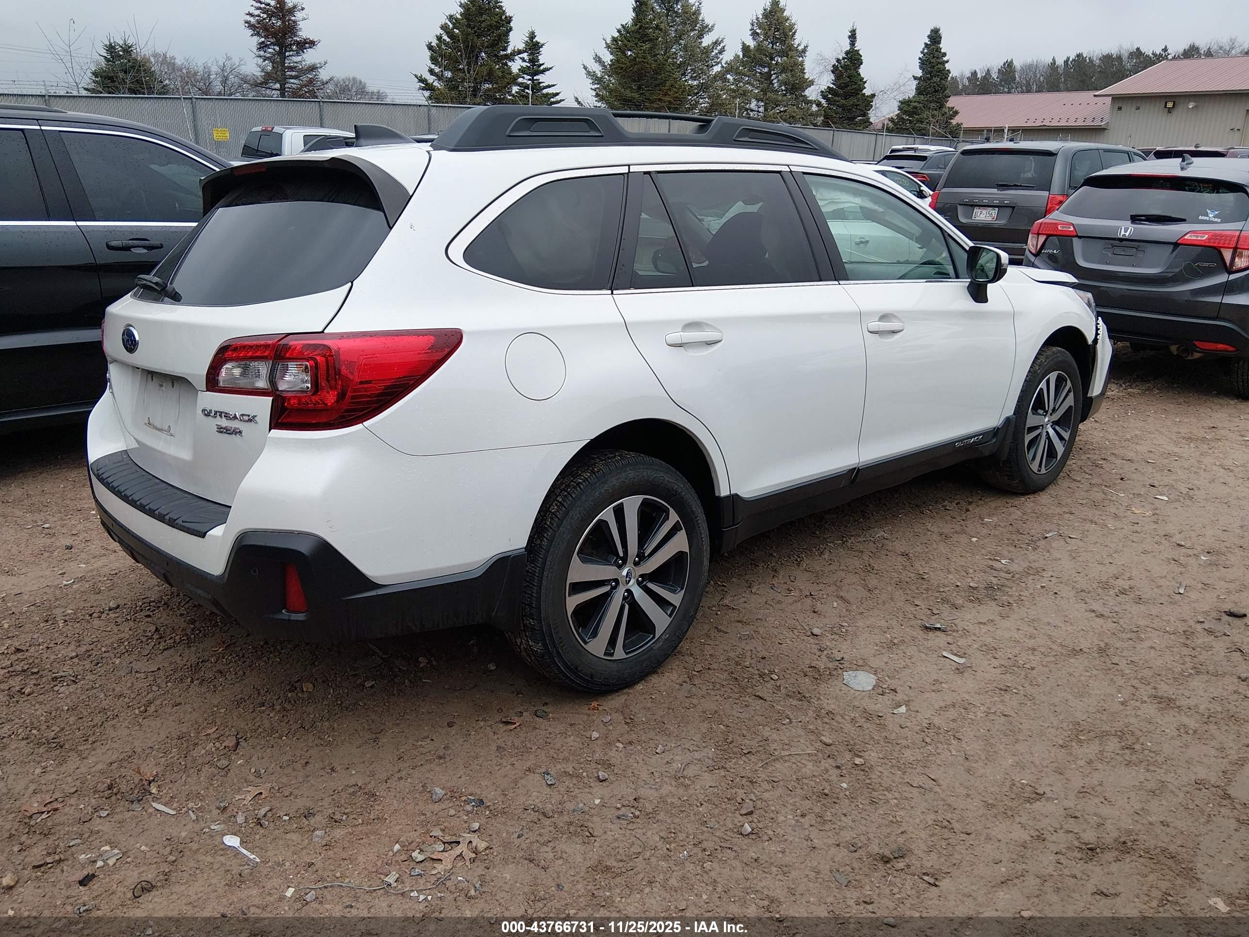 SUBARU OUTBACK image 4