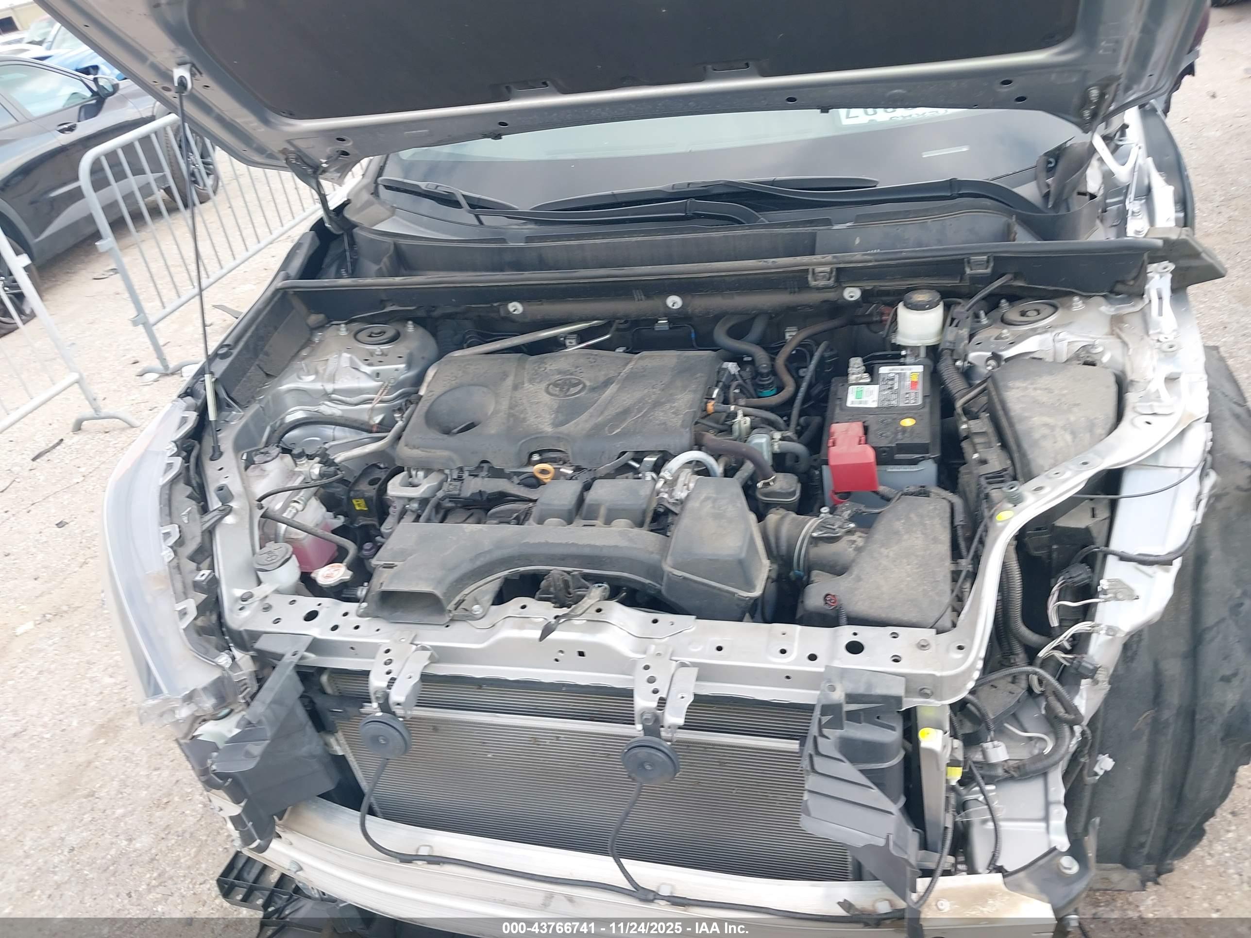 TOYOTA RAV4 image 10