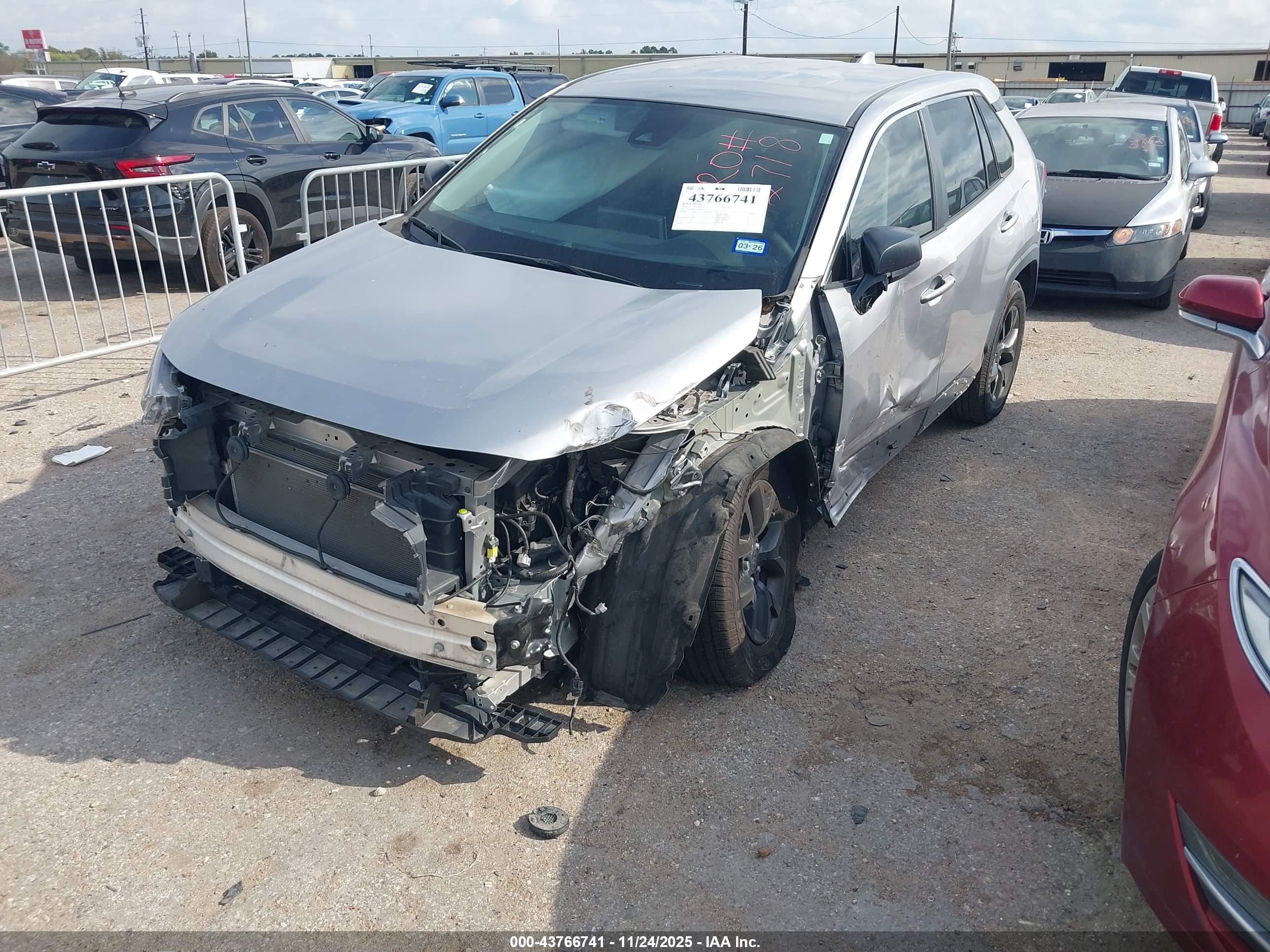 TOYOTA RAV4 image 2